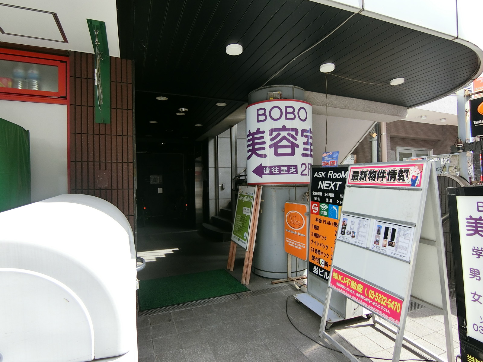 オフィスビル出入口