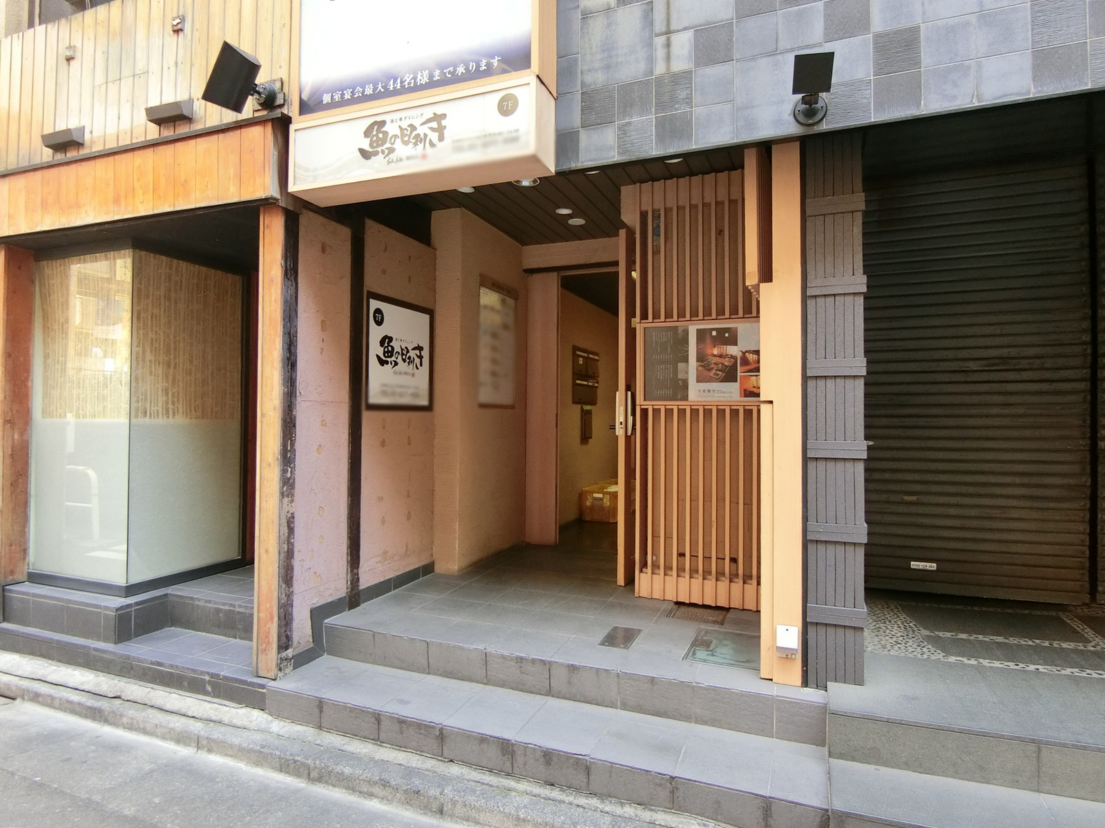 オフィスビル出入口