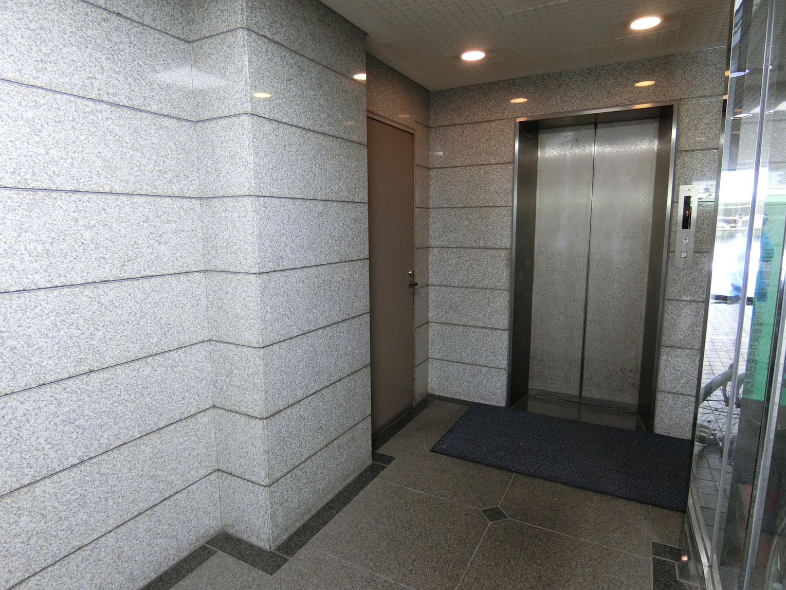 エントランスホール