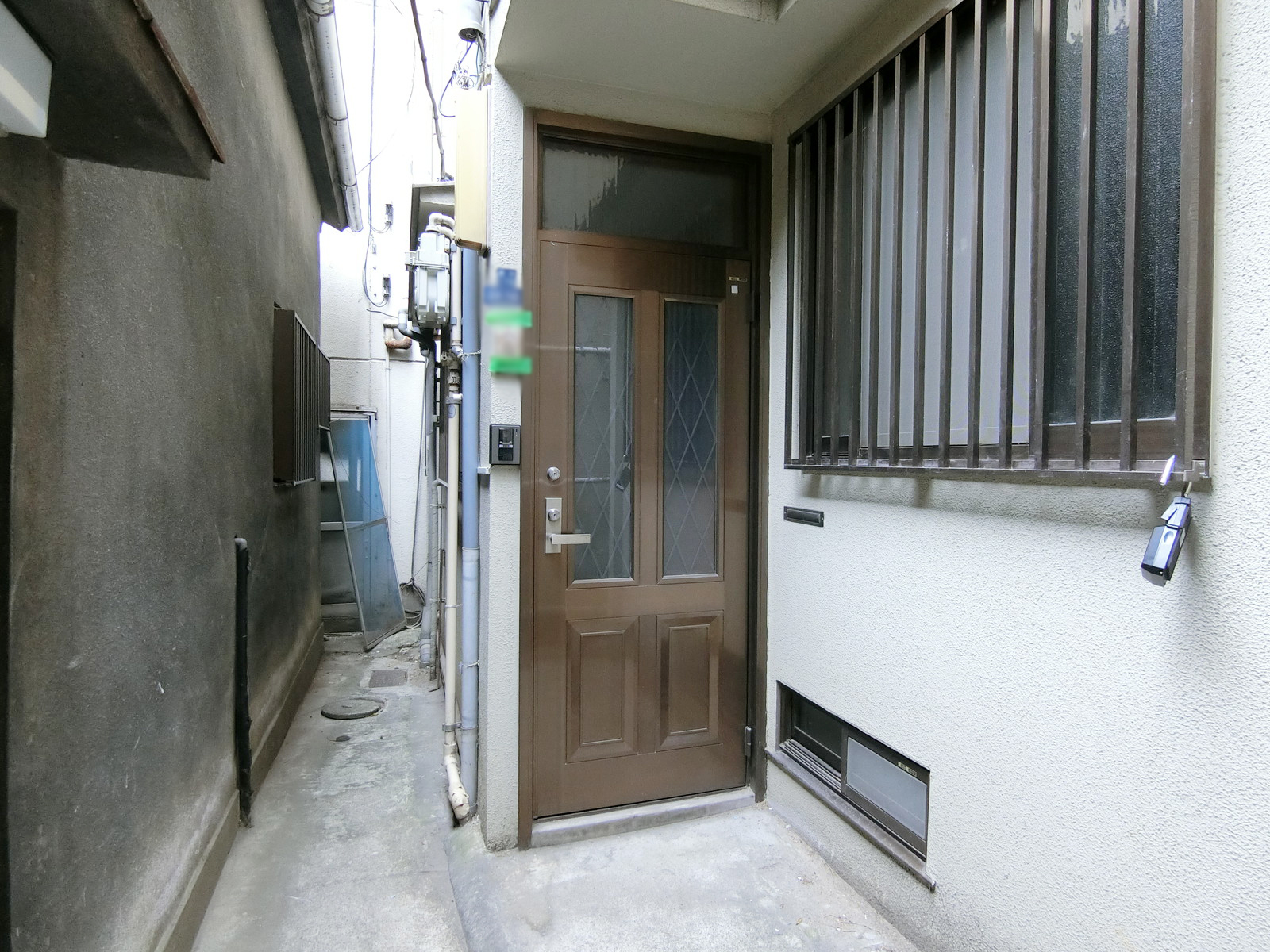 オフィスビル出入口