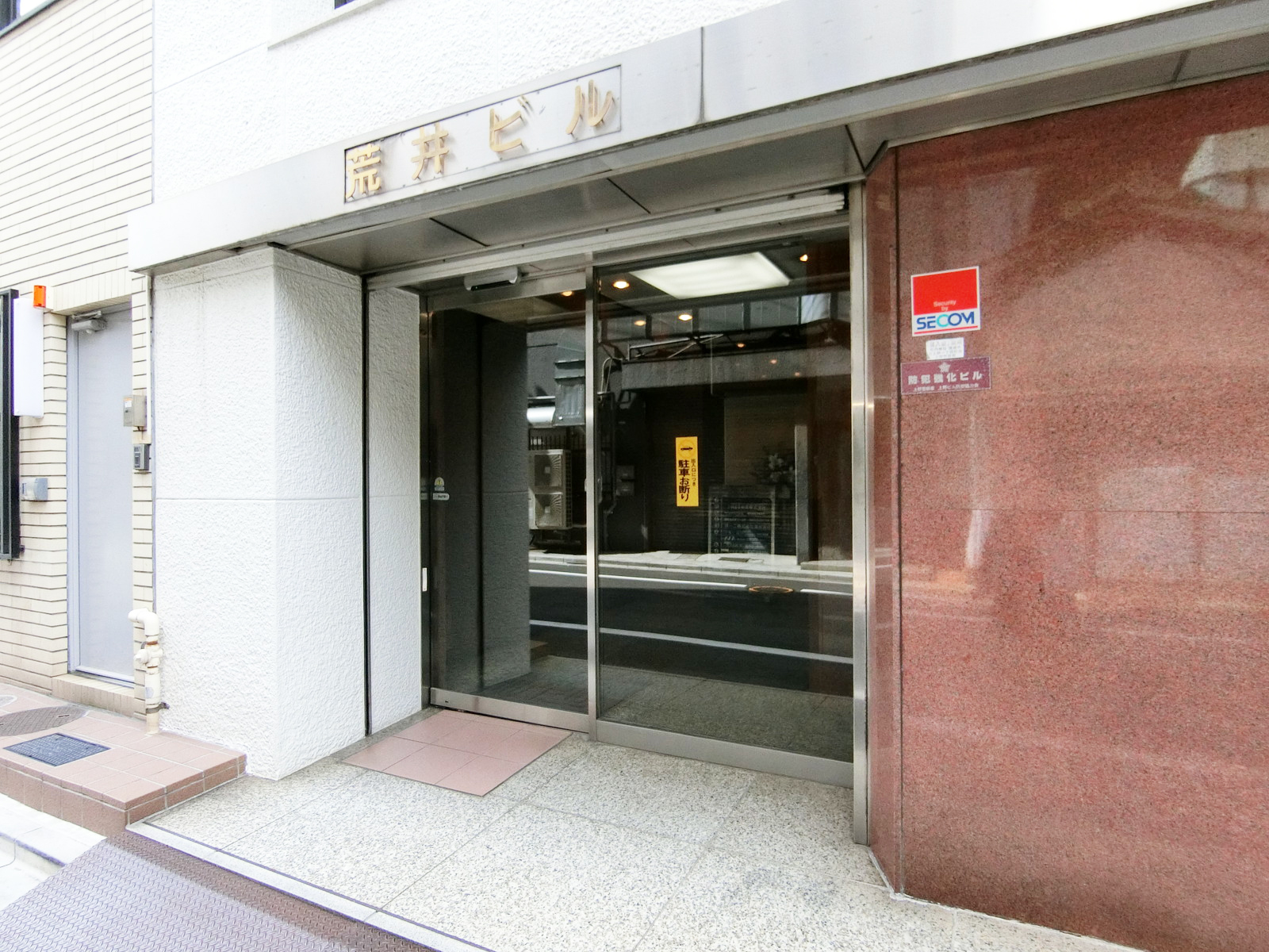 オフィスビル出入口