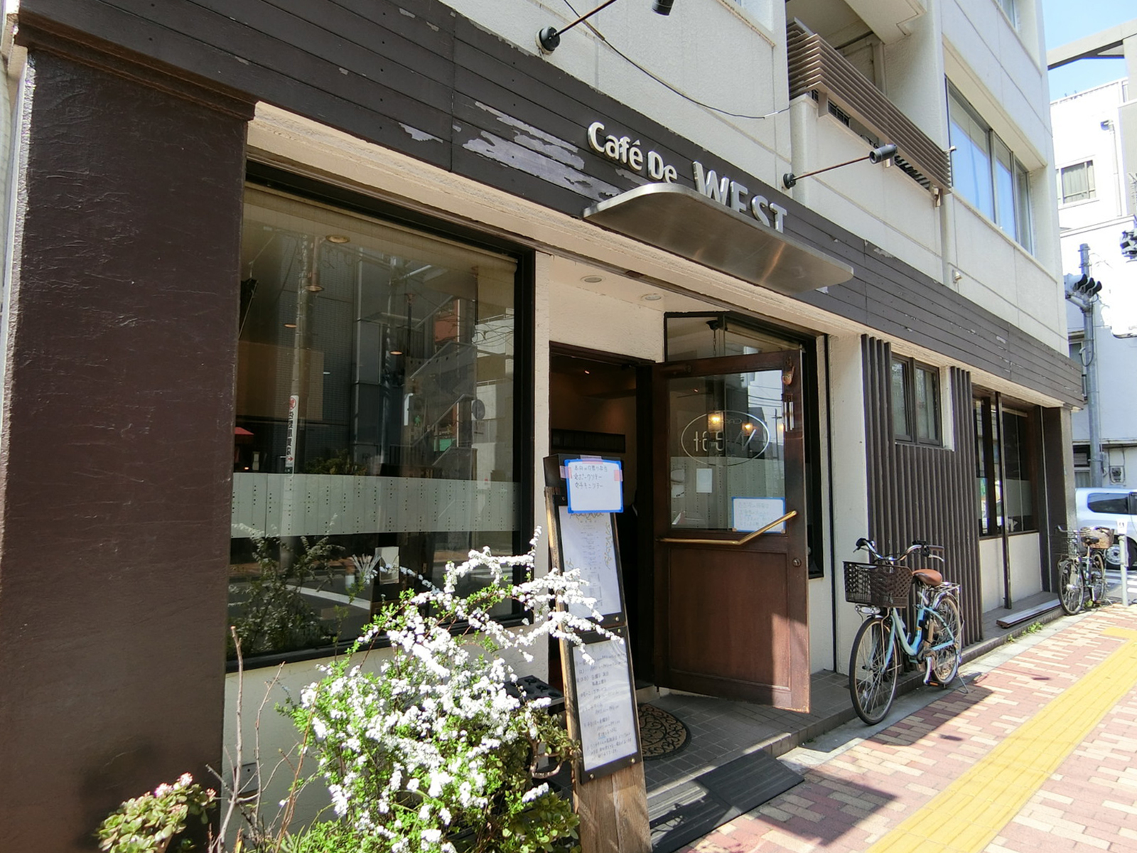 1階飲食店の様子