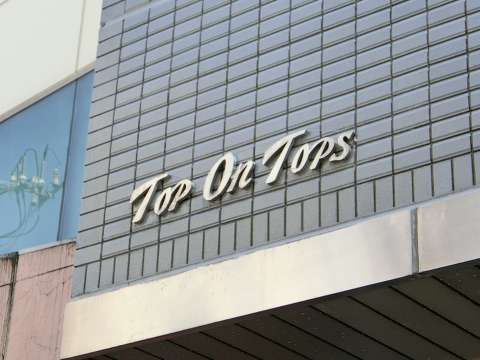 ネームプレート：TOP・ON・TOPS