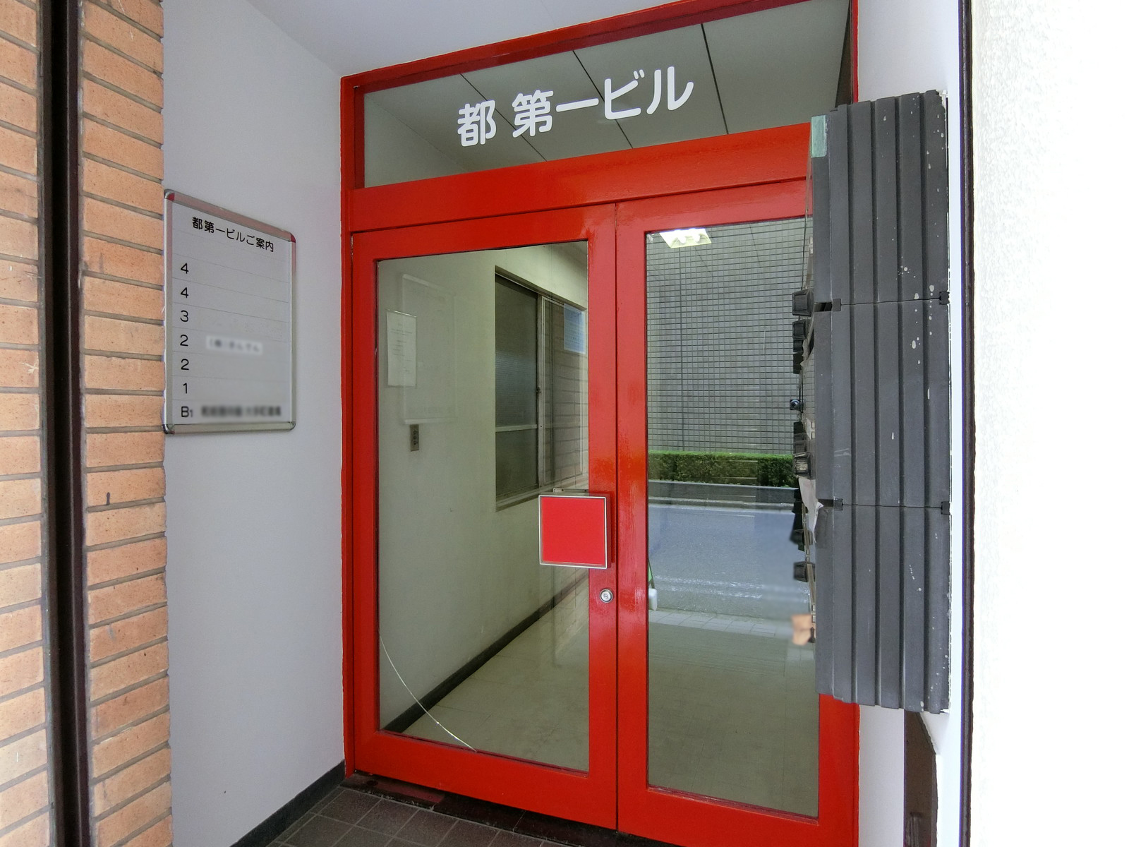 オフィスビル出入口