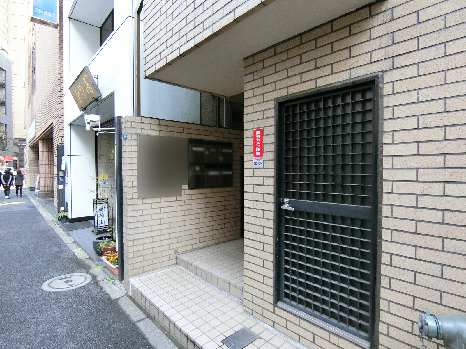 オフィスビル出入口