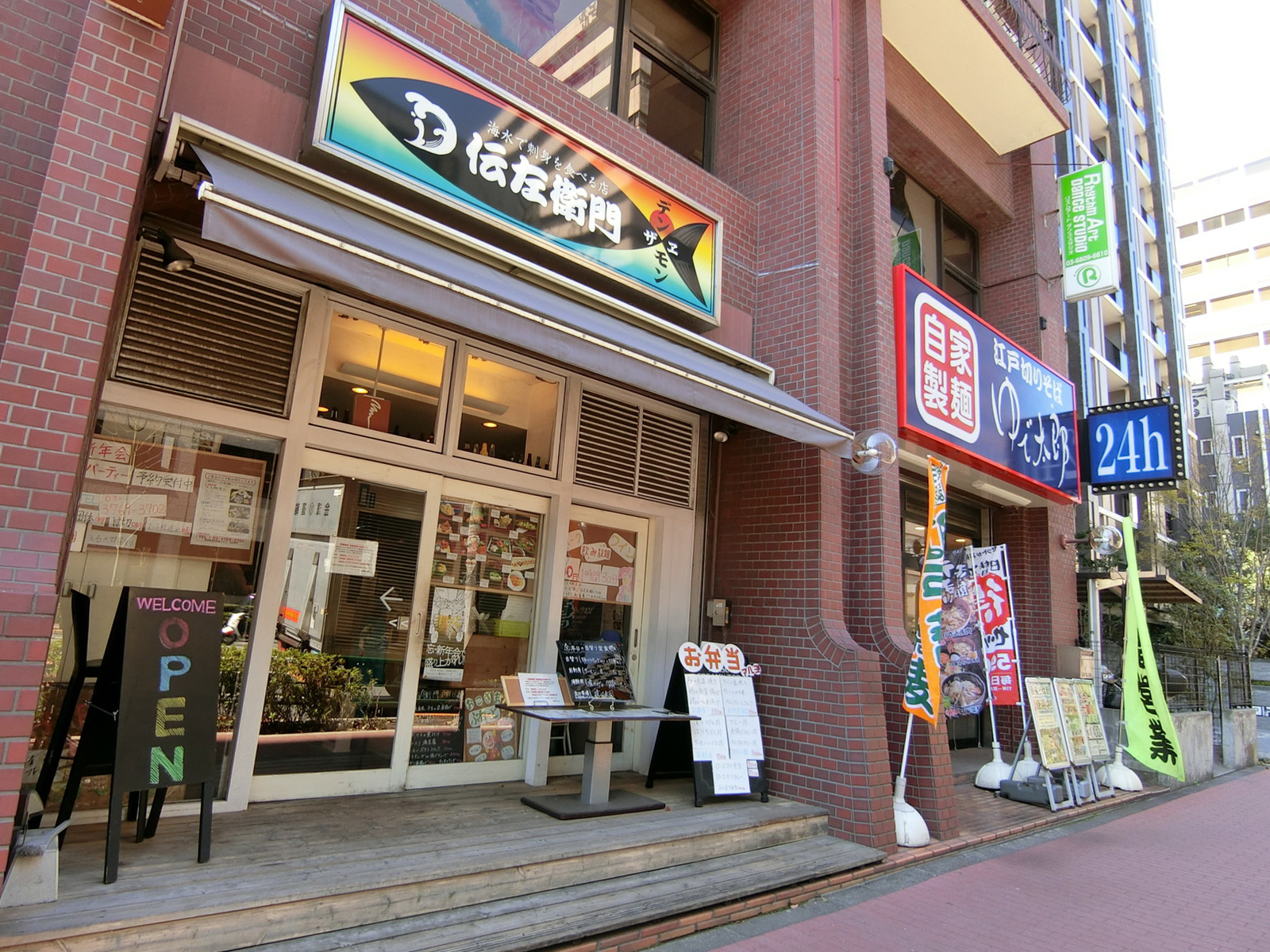1階の飲食店の様子