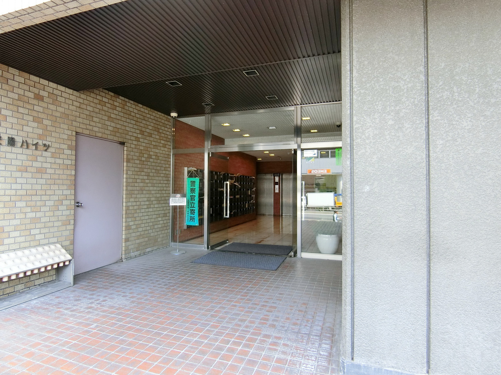 オフィス物件出入口