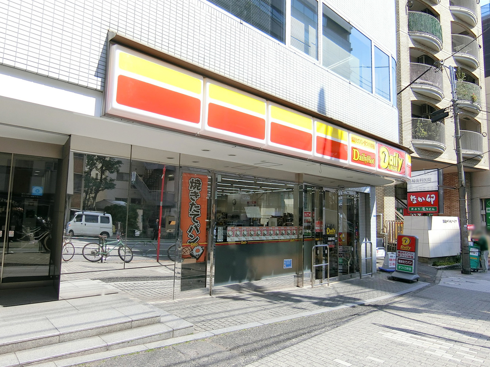 1階のデイリーヤマザキ 高輪本店
