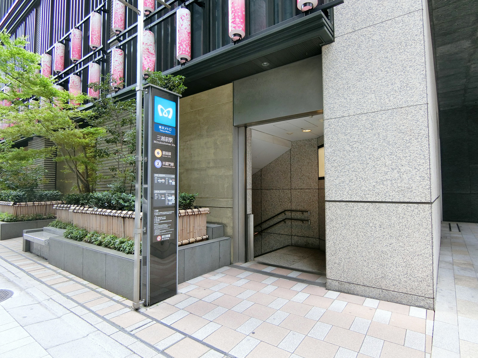「三越前駅」直結の出入口