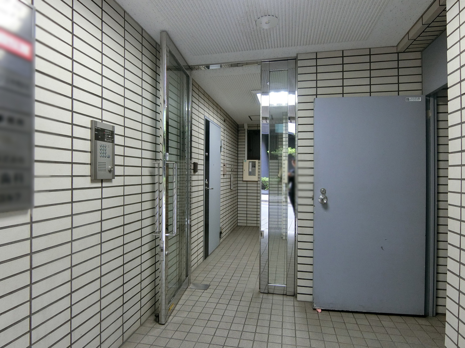 オフィスビル出入口