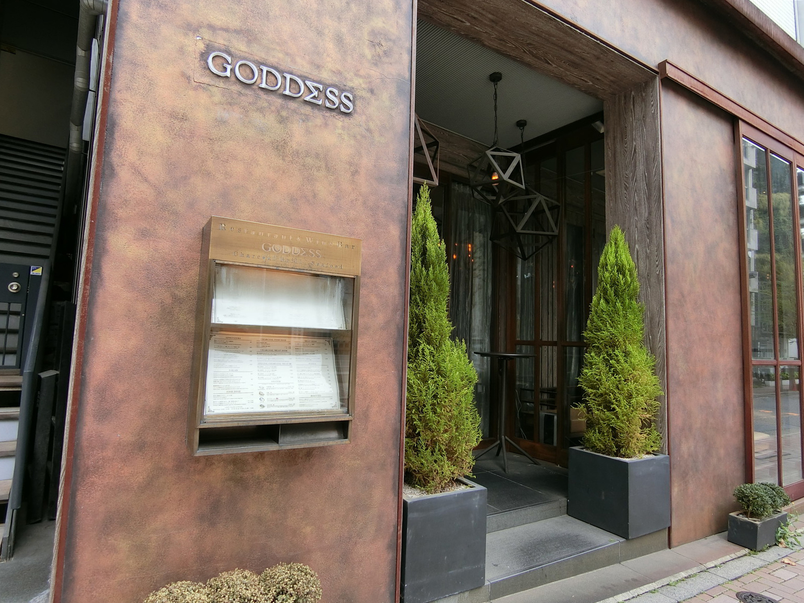 1階の飲食店の様子