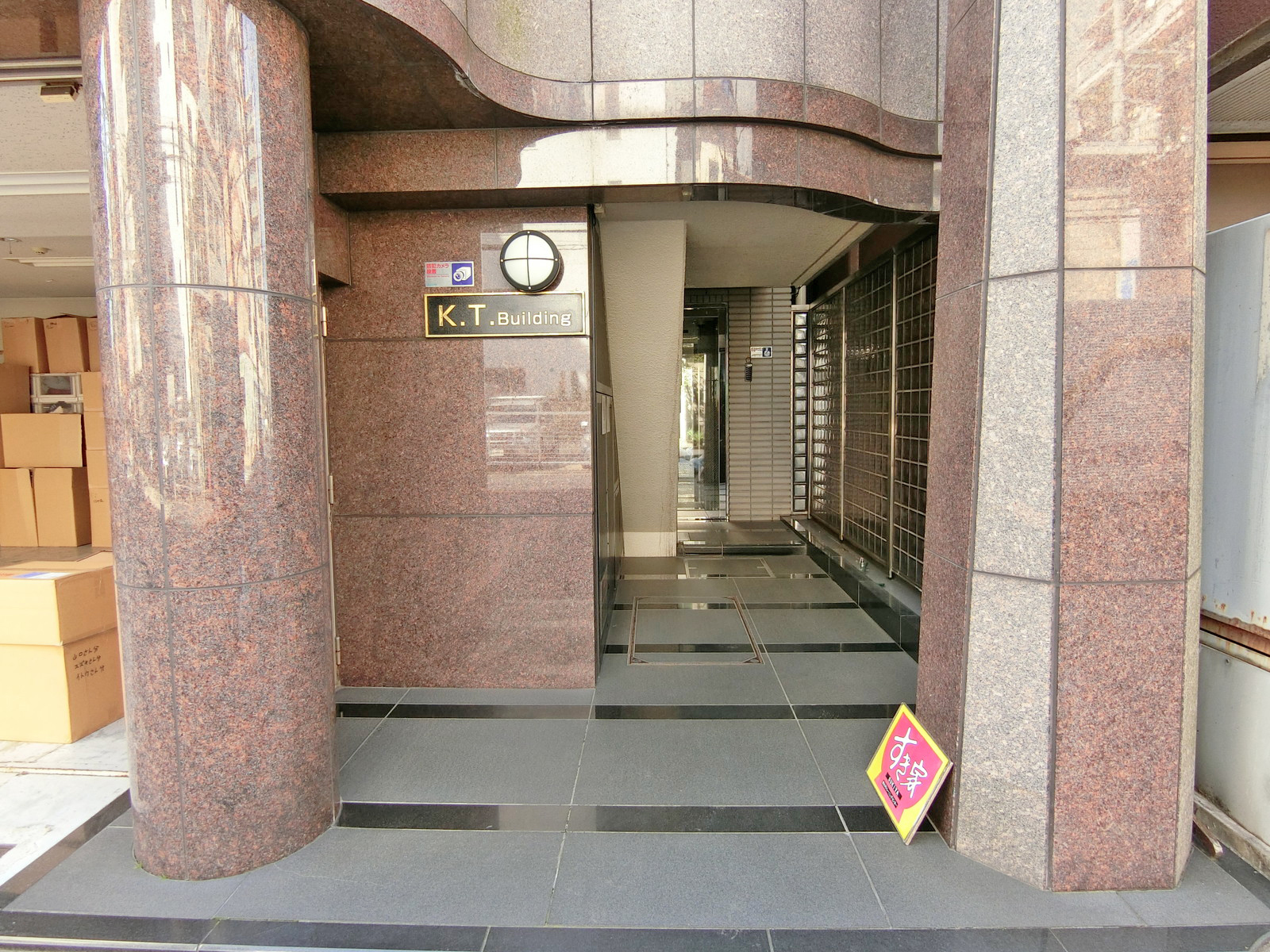 オフィスビル出入口