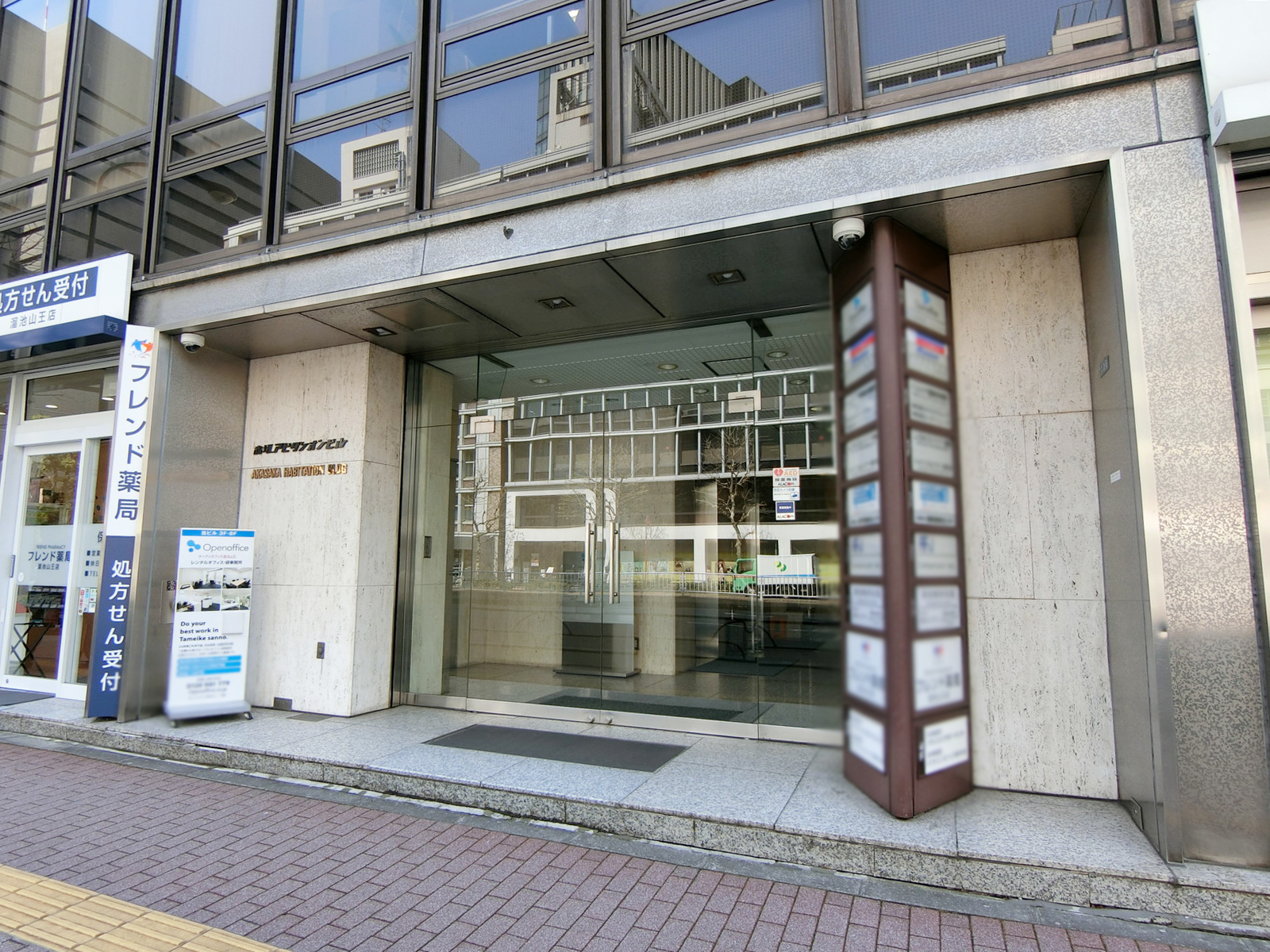 オフィスビル出入口
