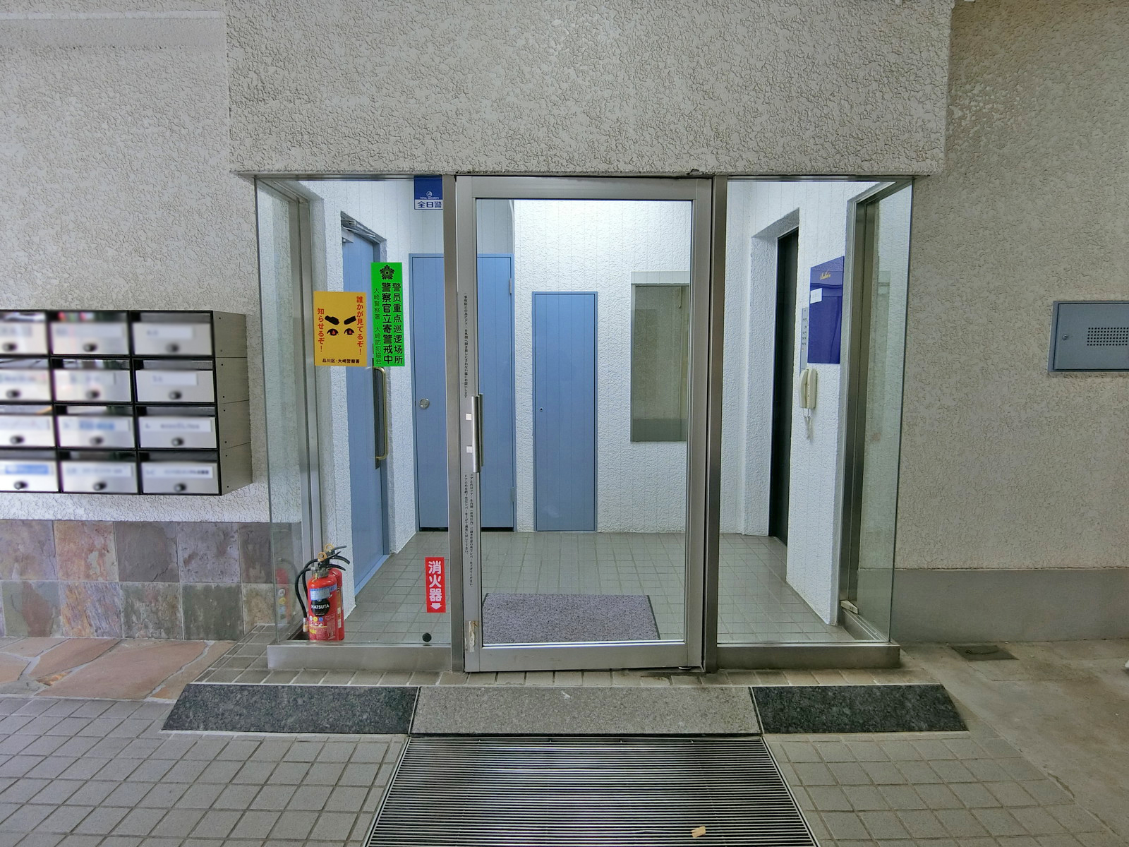 オフィスビル出入口