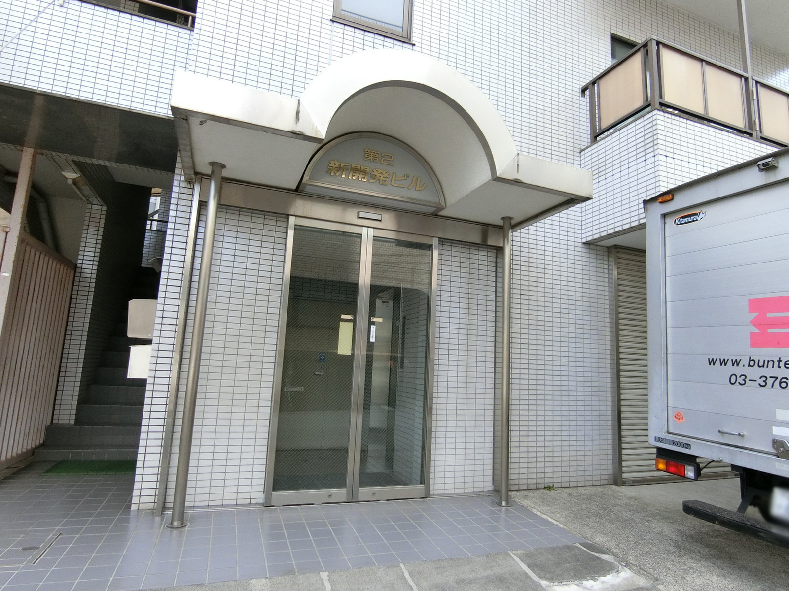 オフィスビル出入口