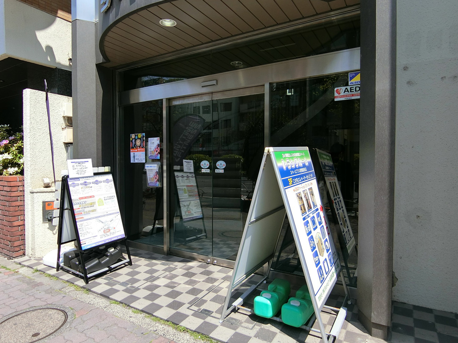 オフィスビル出入口