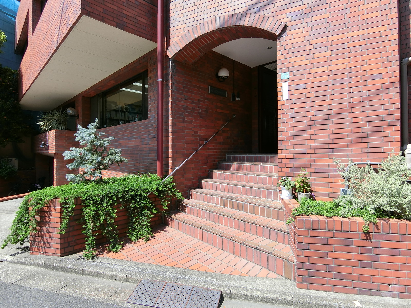 オフィスビル出入口
