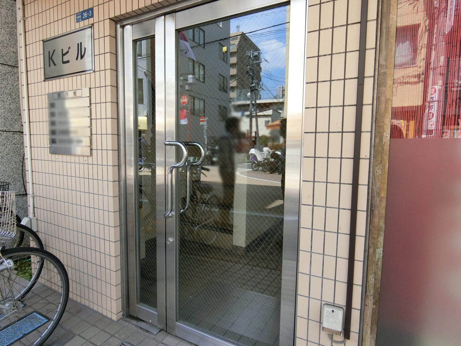 オフィスビル出入口