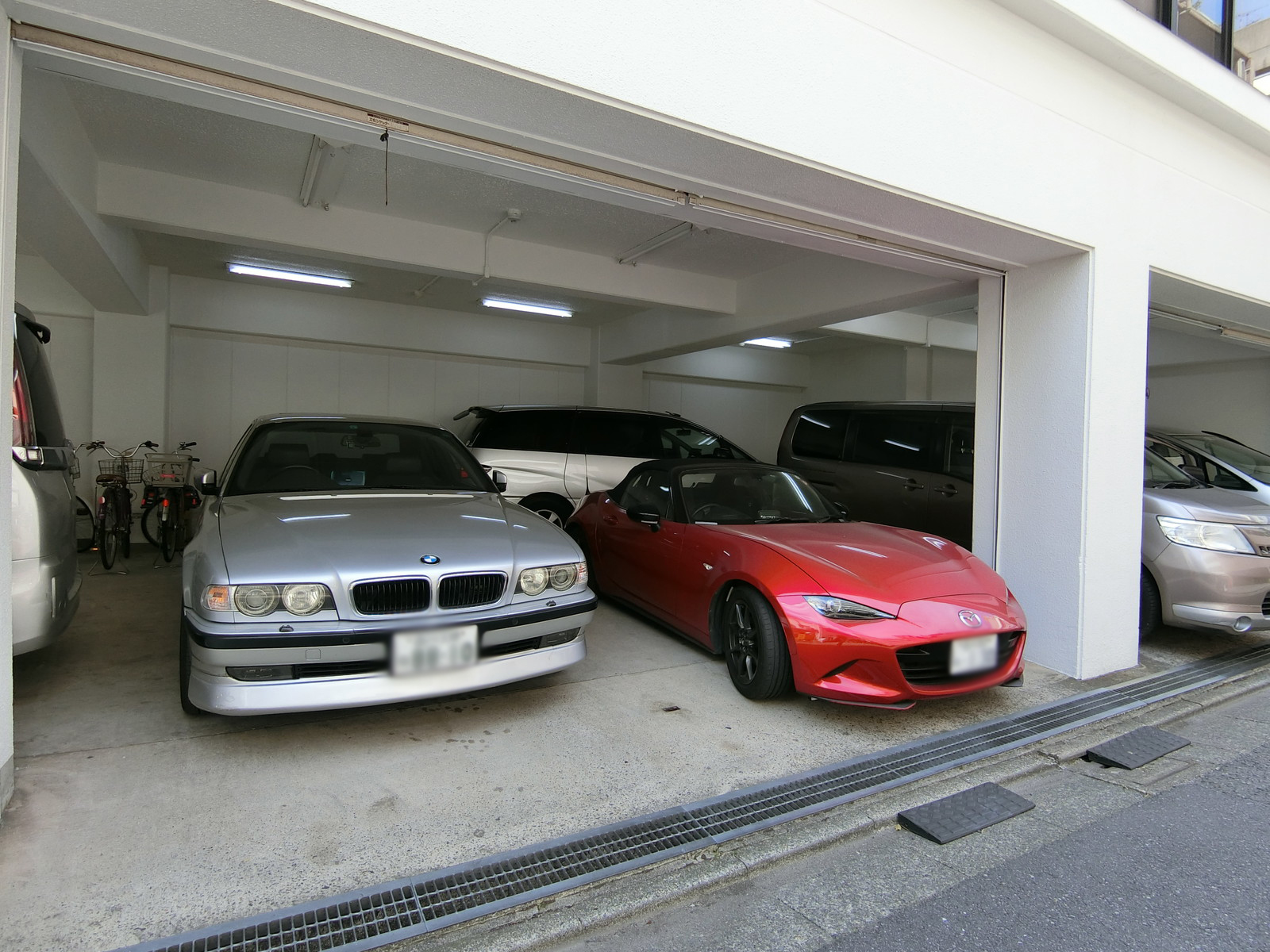 1階の駐車場