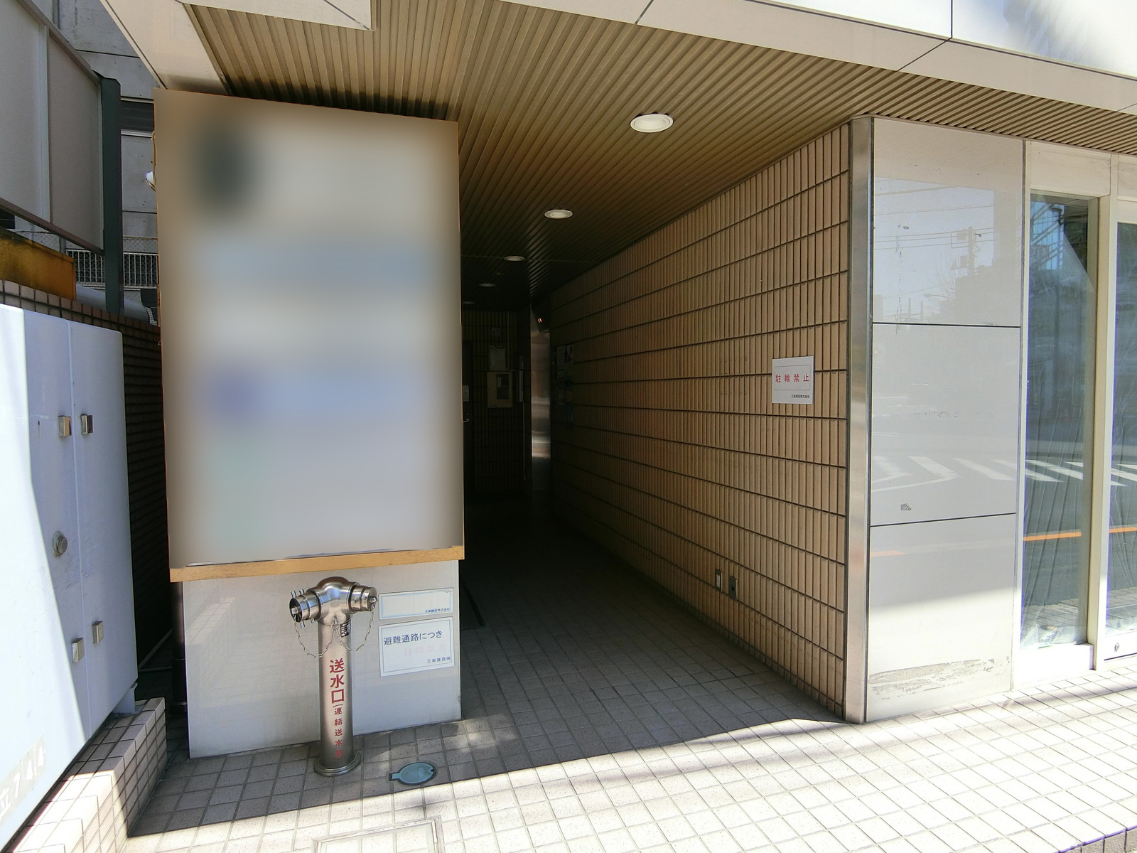 オフィスビル出入口