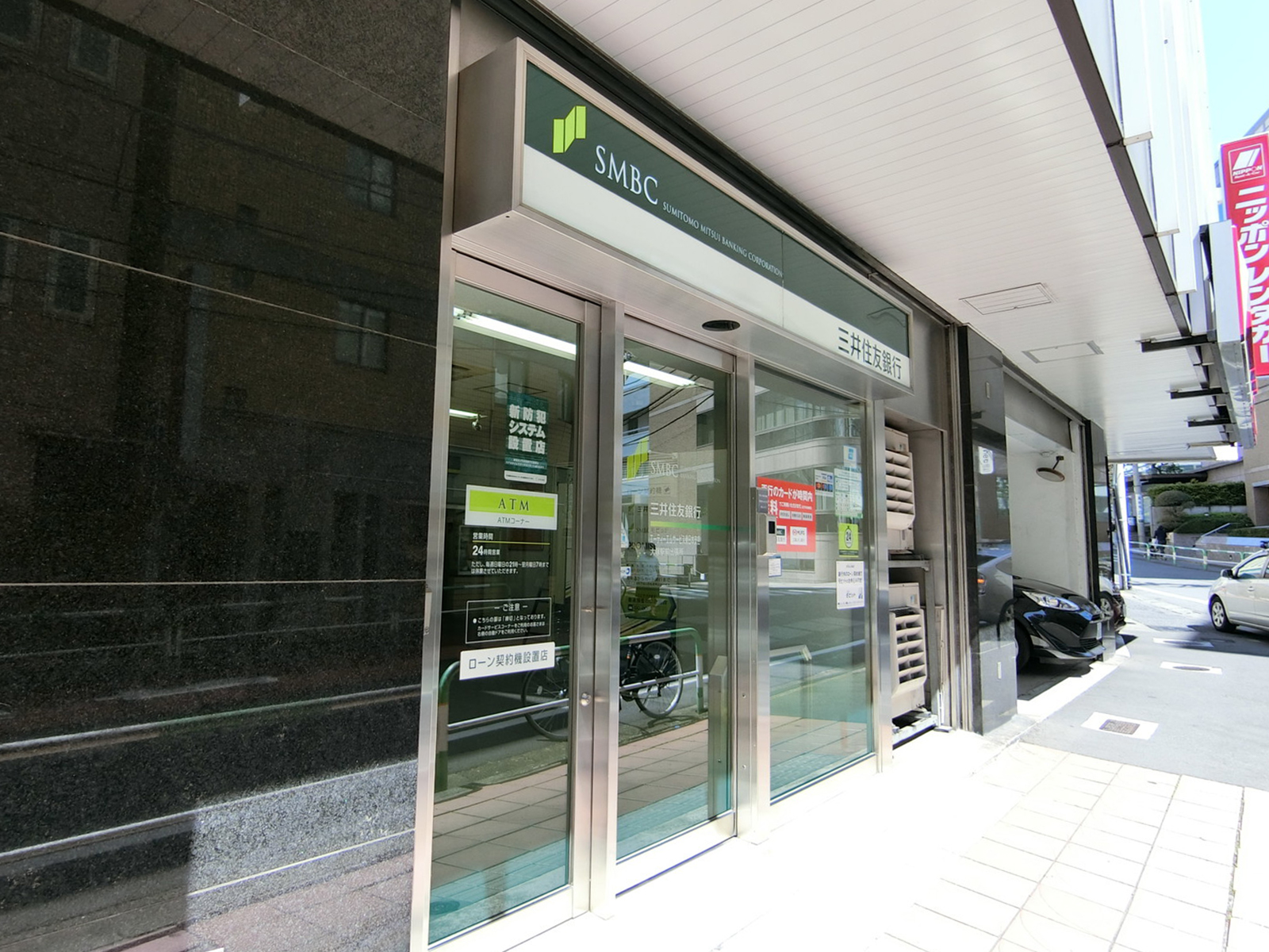 1階の三井住友銀行ATMコーナー