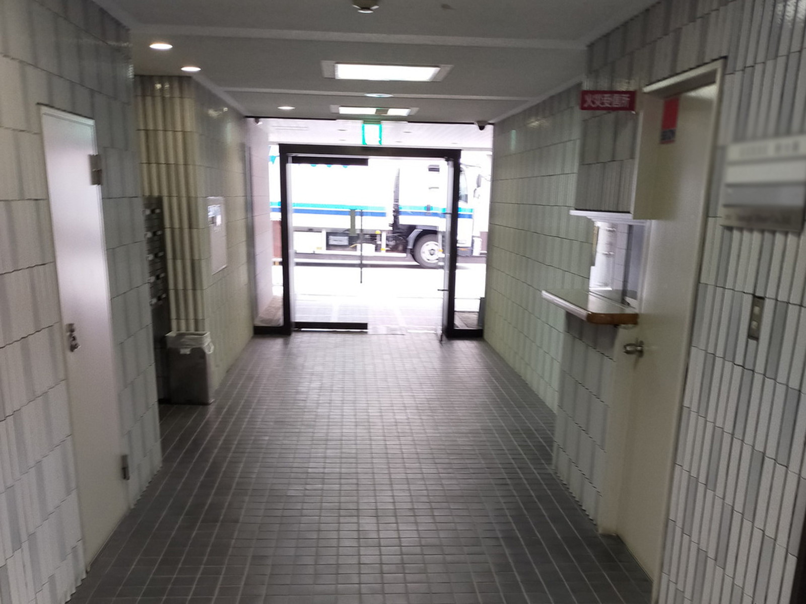 エントランス内部