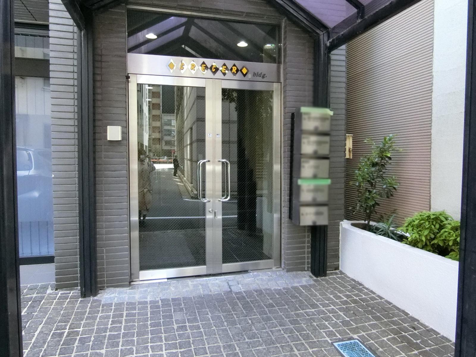 オフィスビル出入口