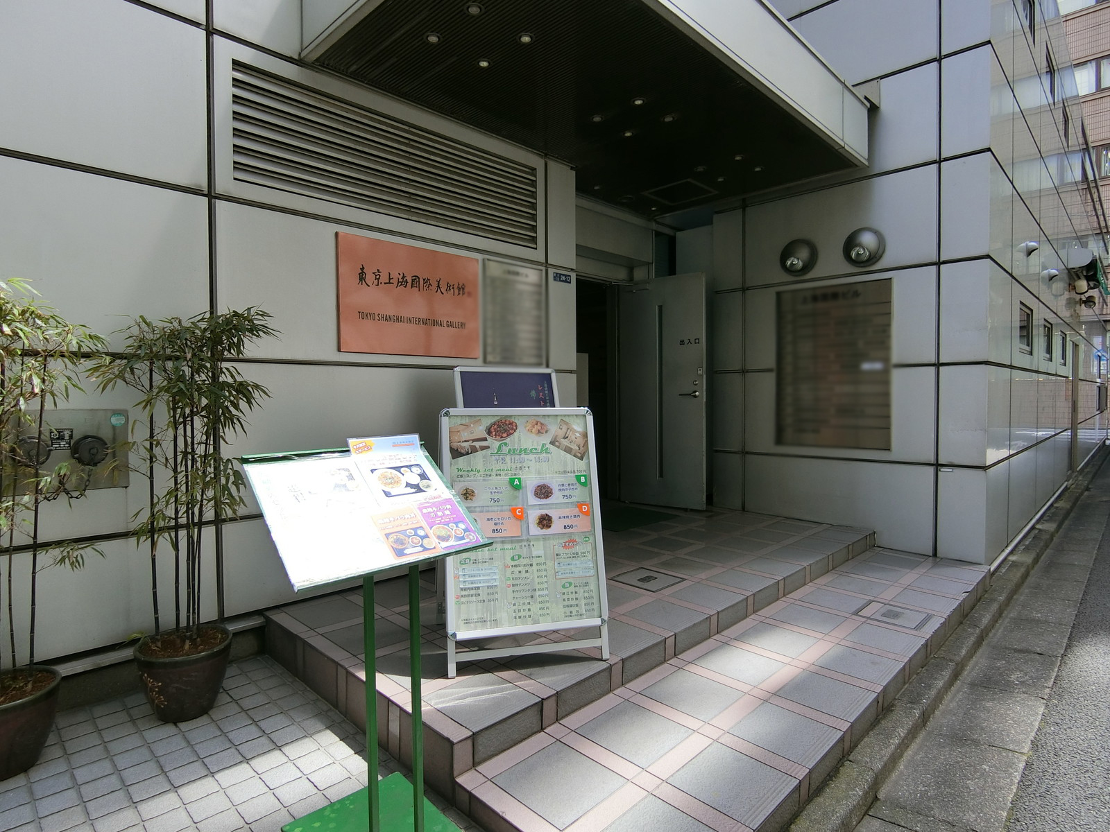 オフィスビル出入口