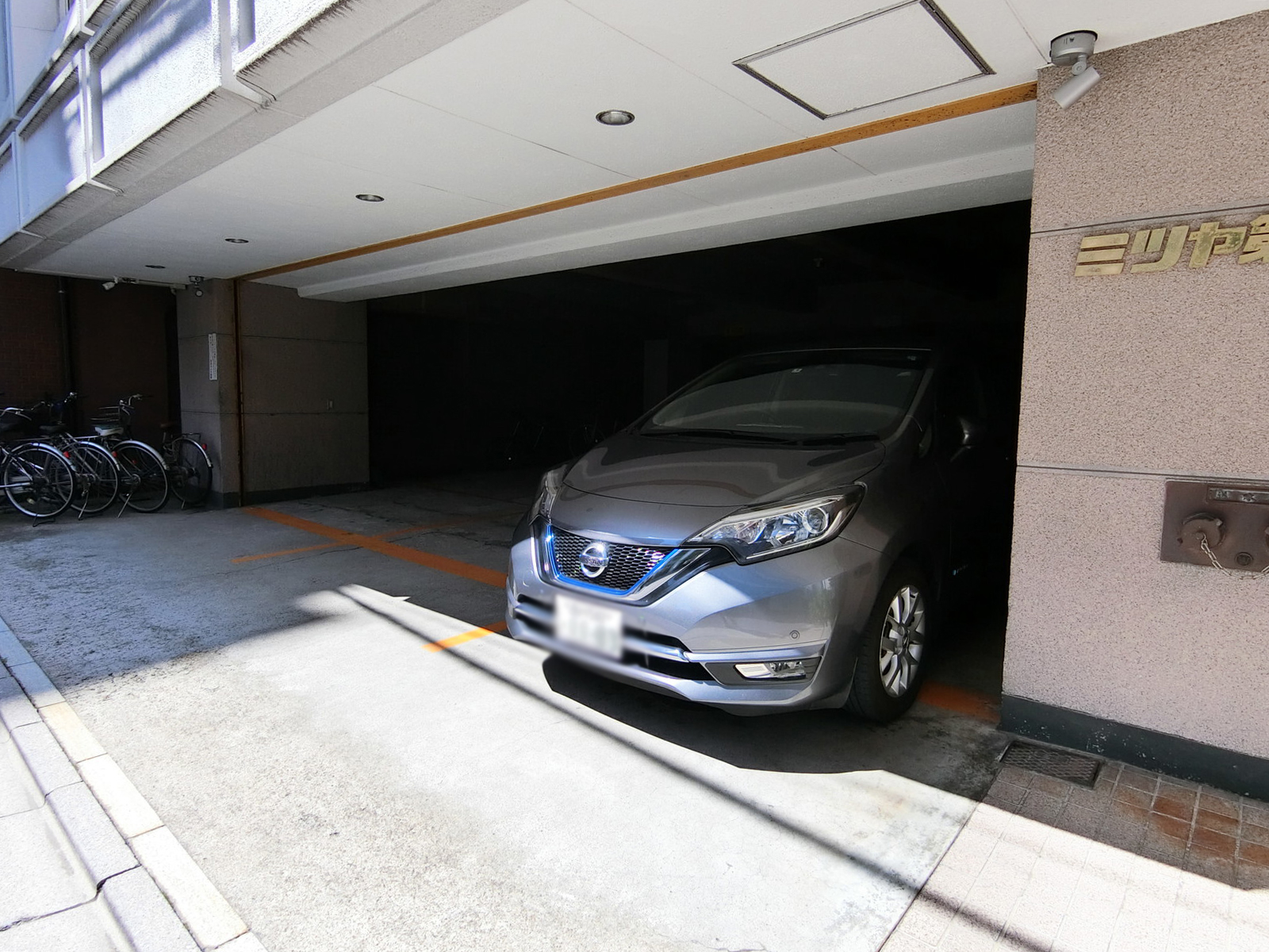 1階の駐車スペース