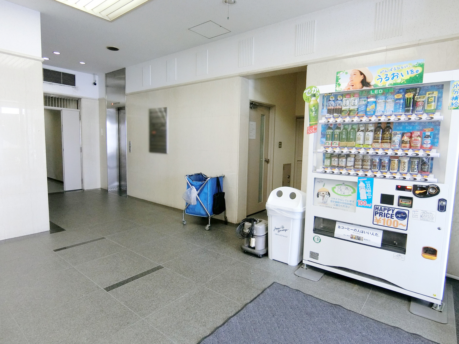 エントランス内部