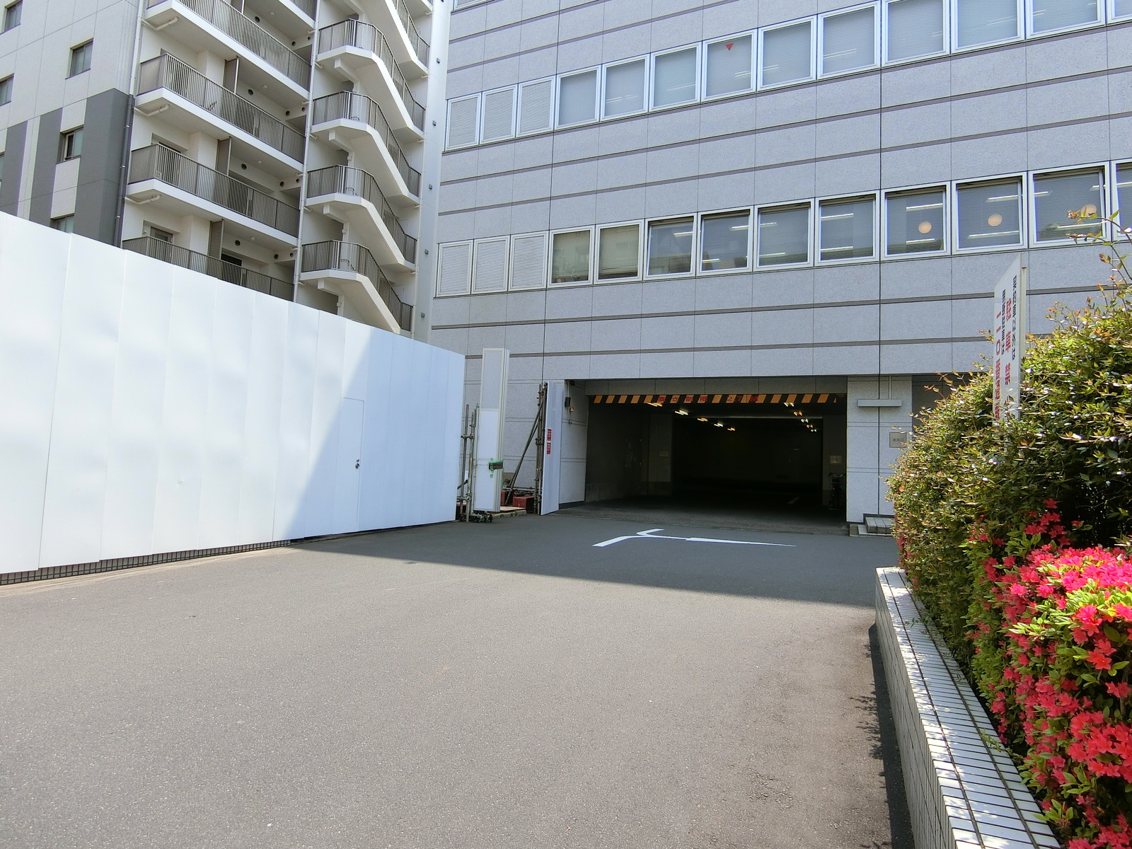 屋内駐車場出入口