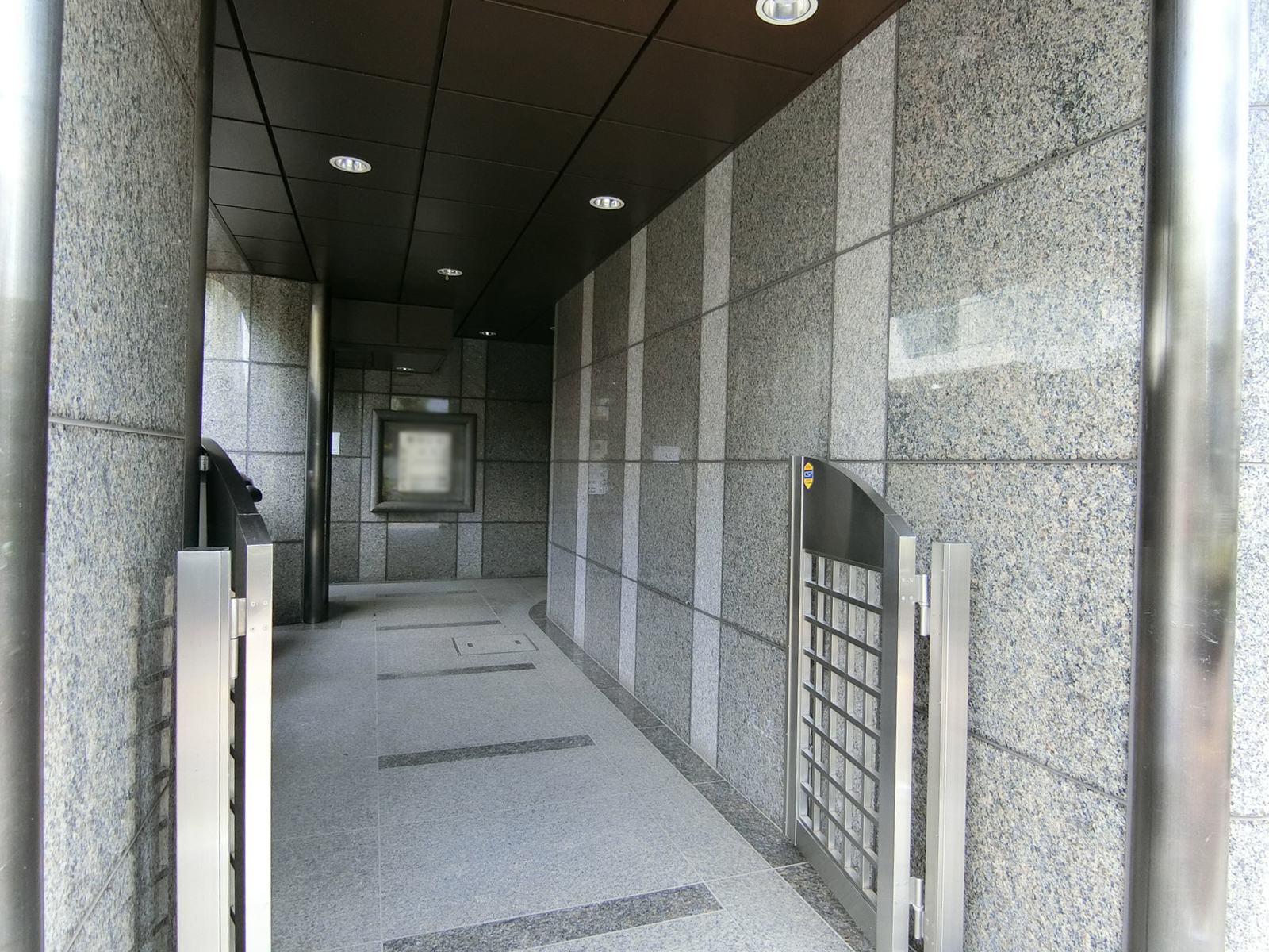 エントランス内部