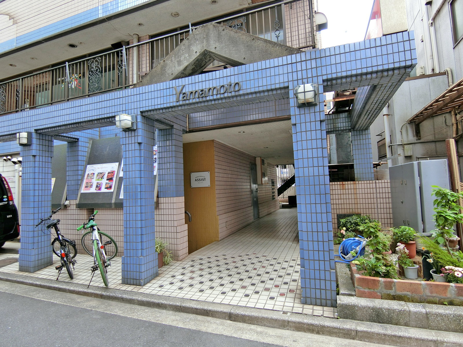 オフィスビル出入り口