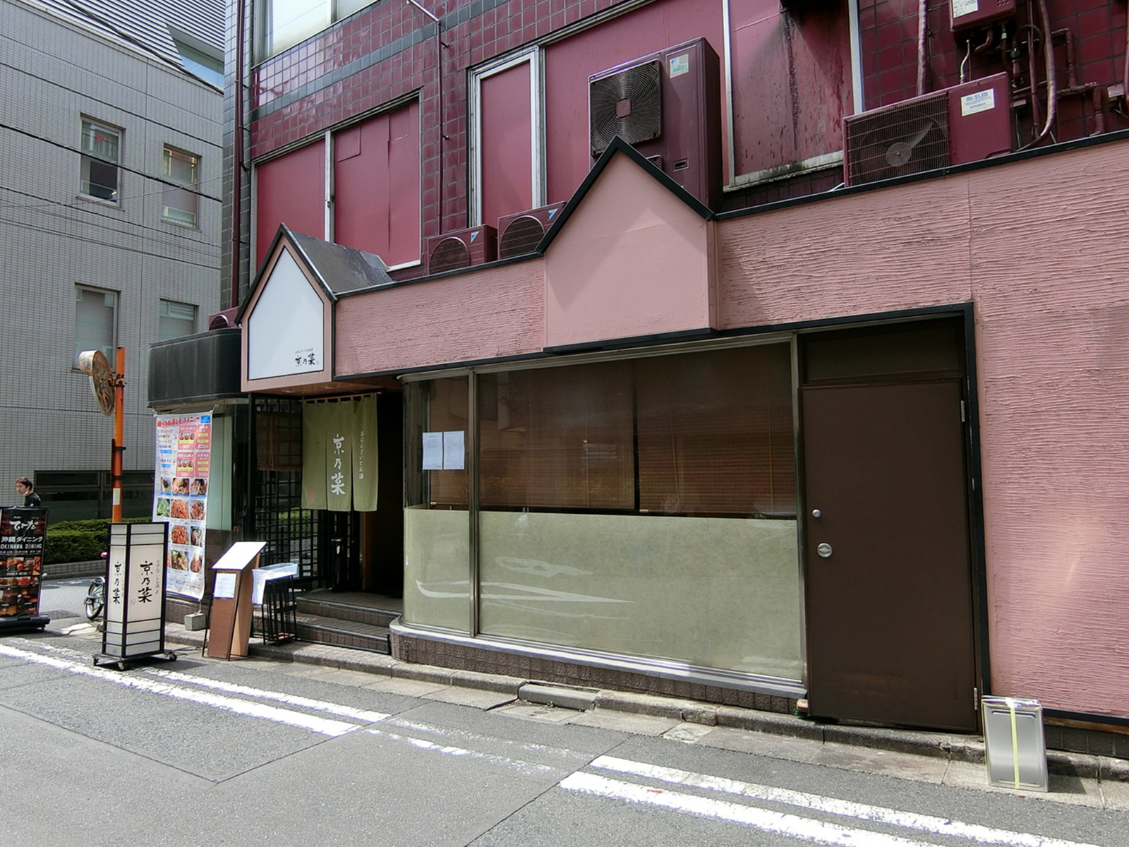 1階飲食店の様子