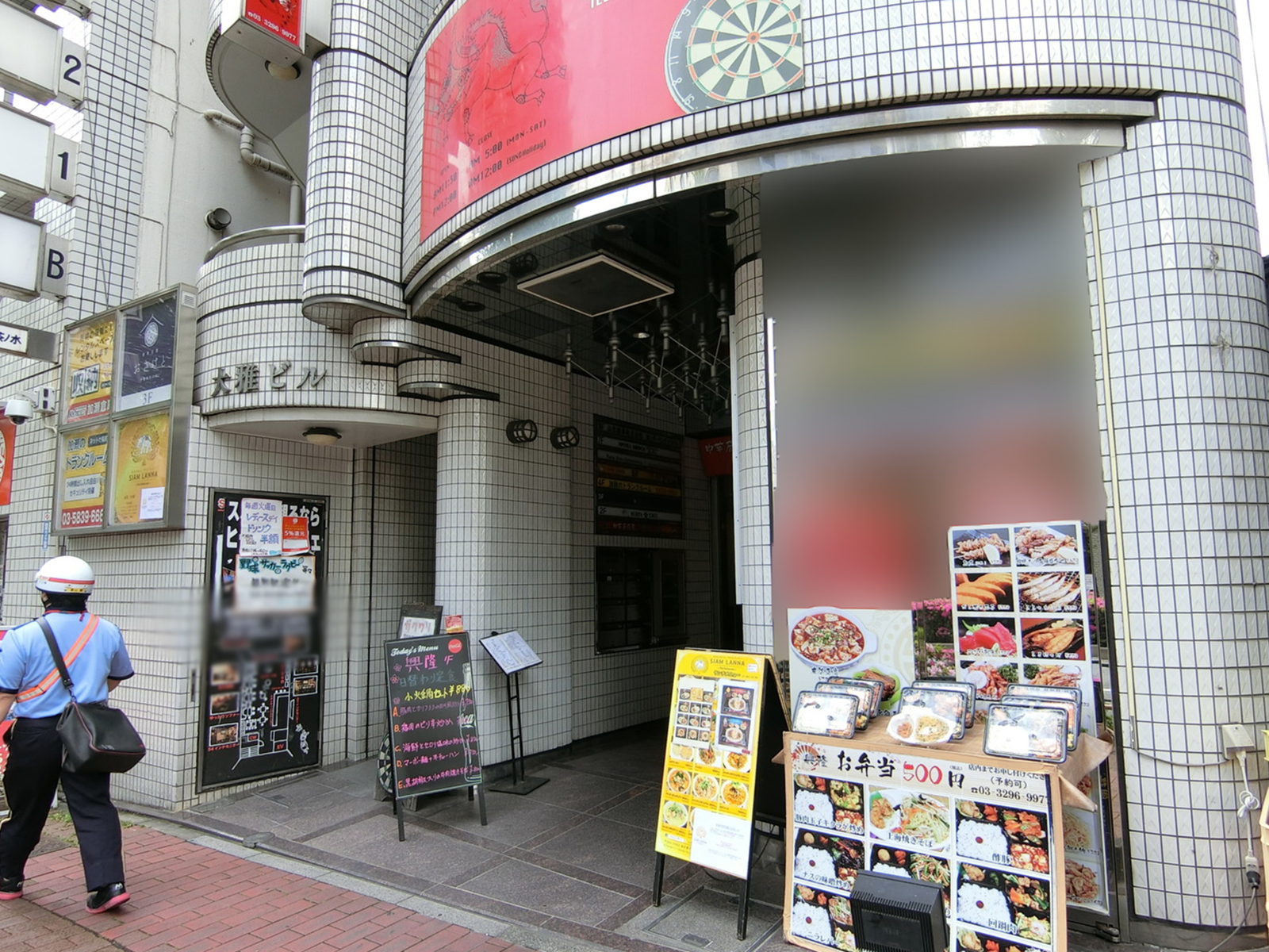 オフィスビル出入口
