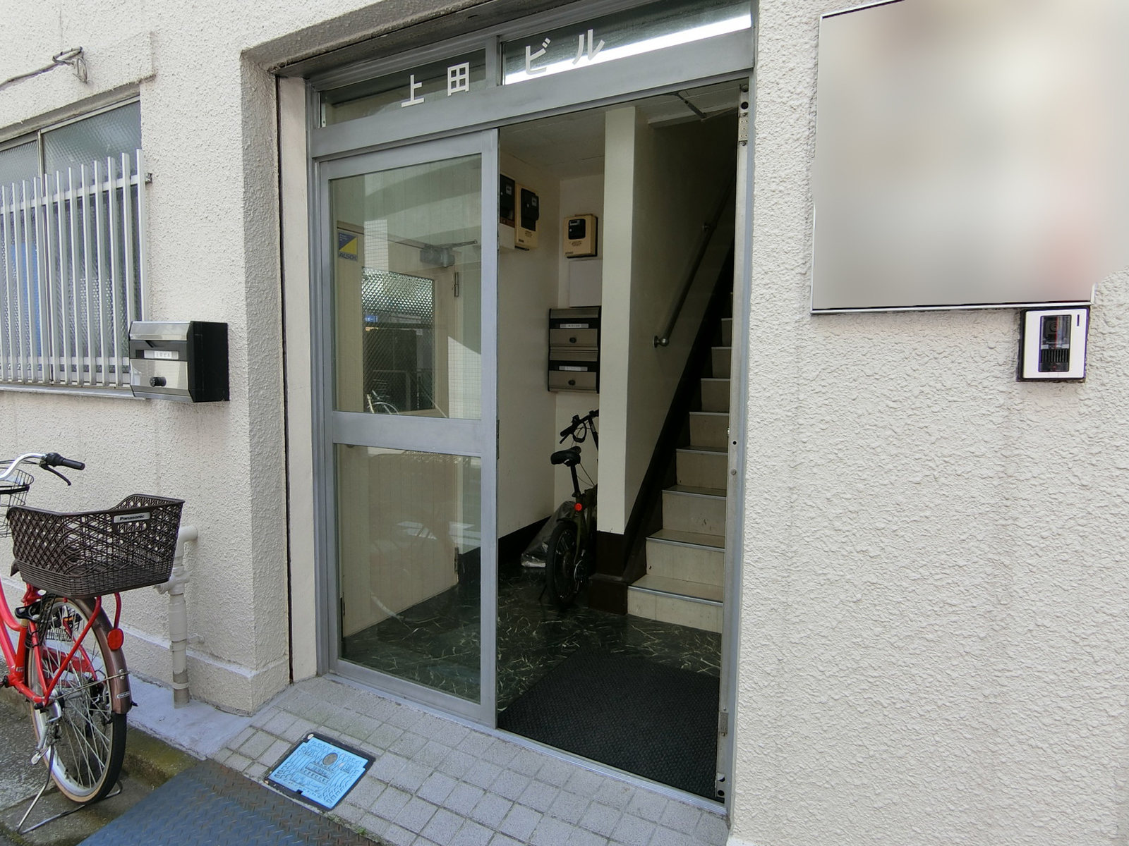 オフィスビル出入口