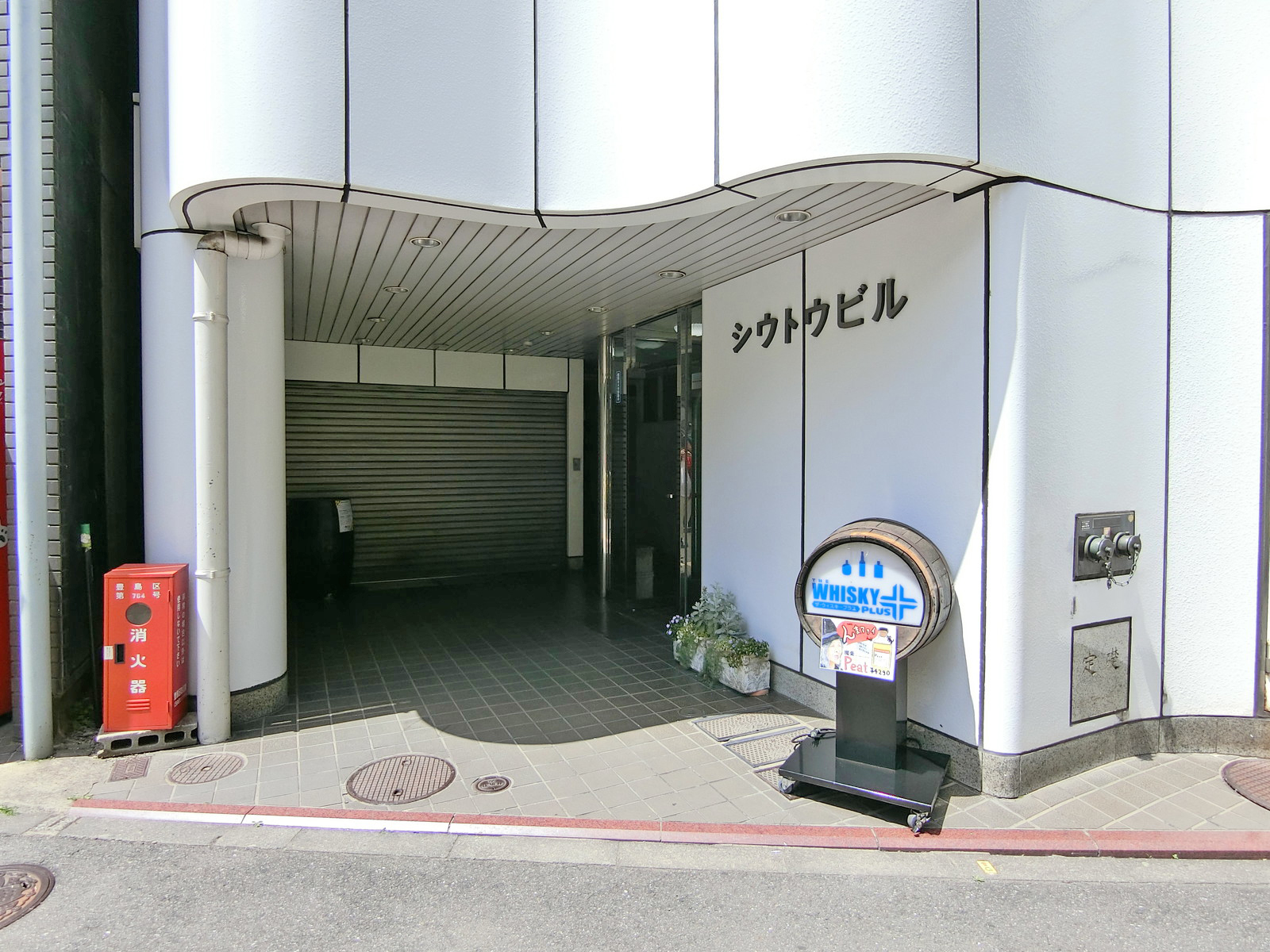 オフィスビル出入口