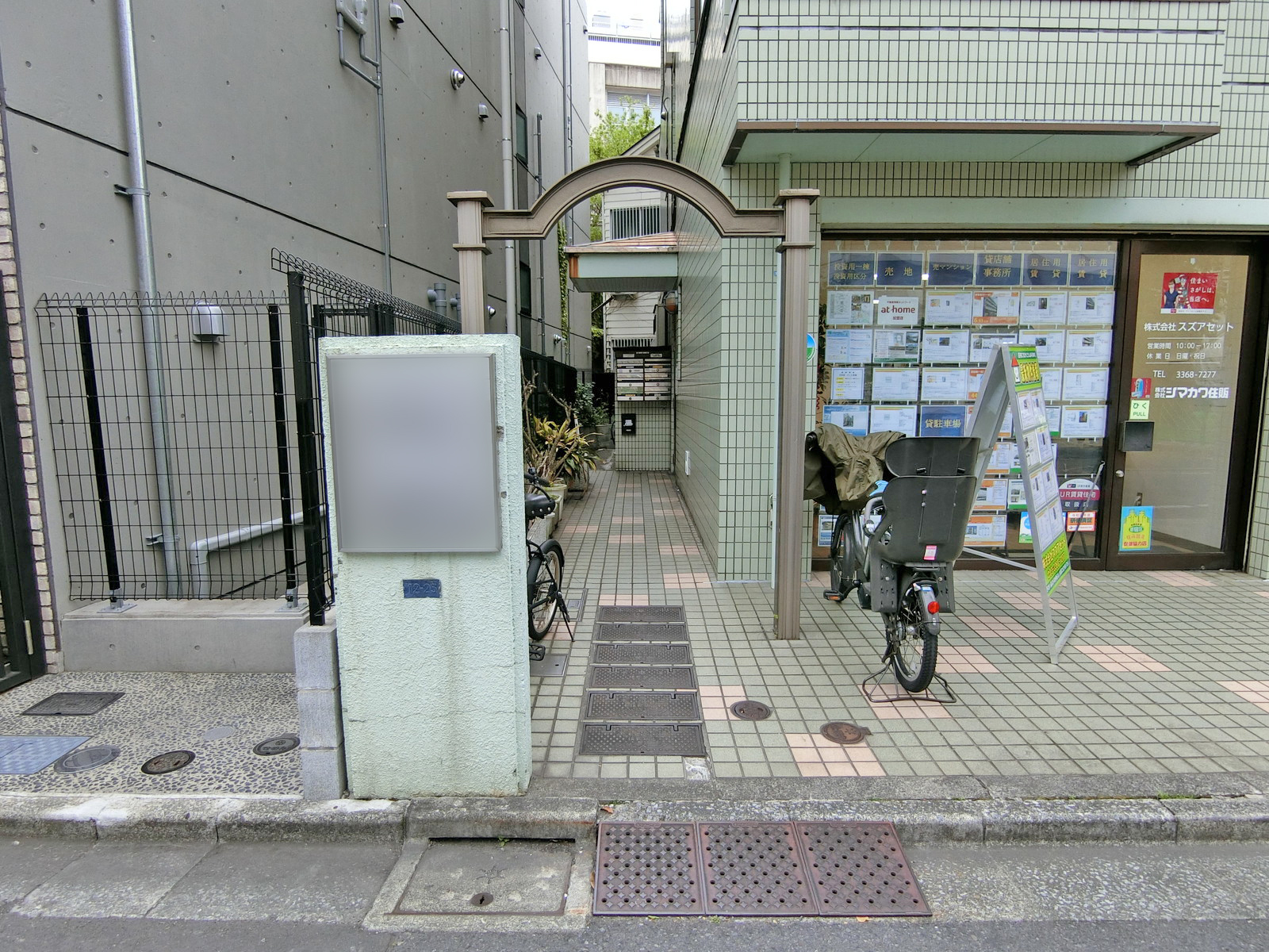 オフィスビル出入口