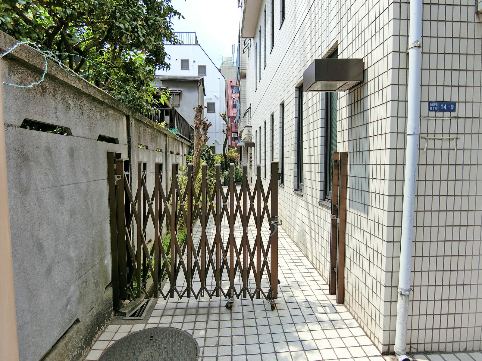 オフィスビル出入口