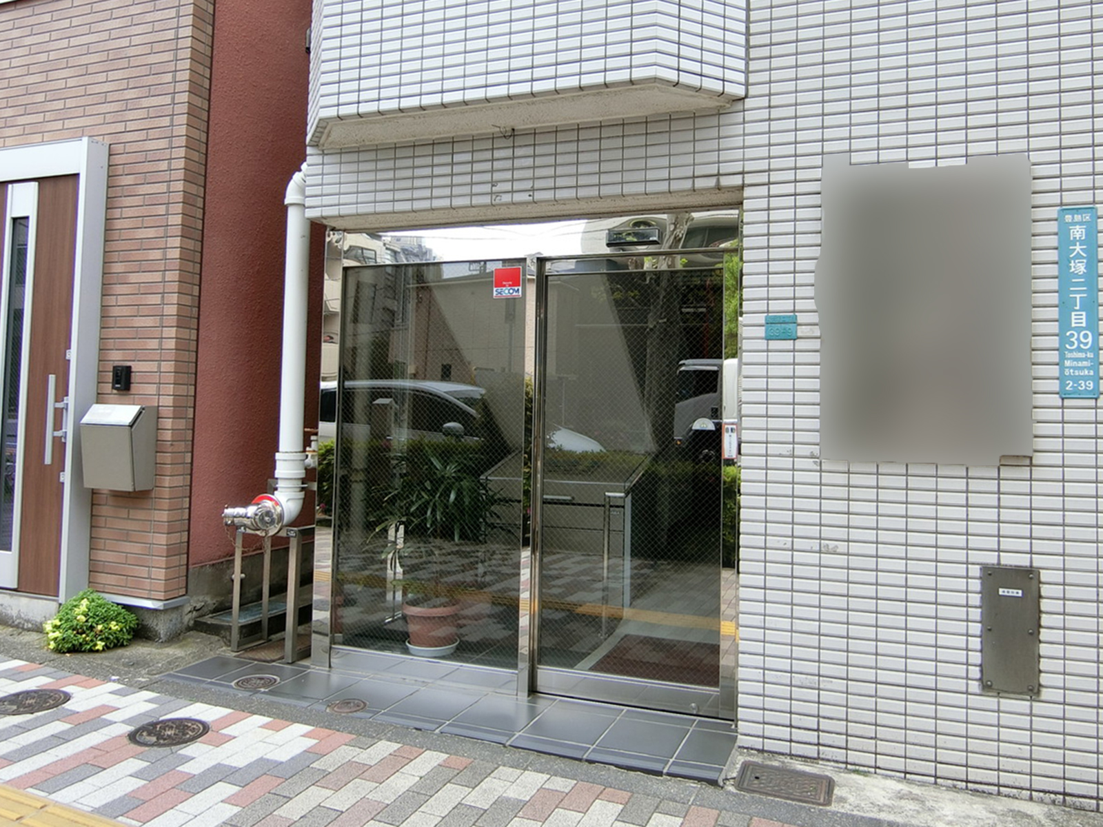 オフィスビル出入口