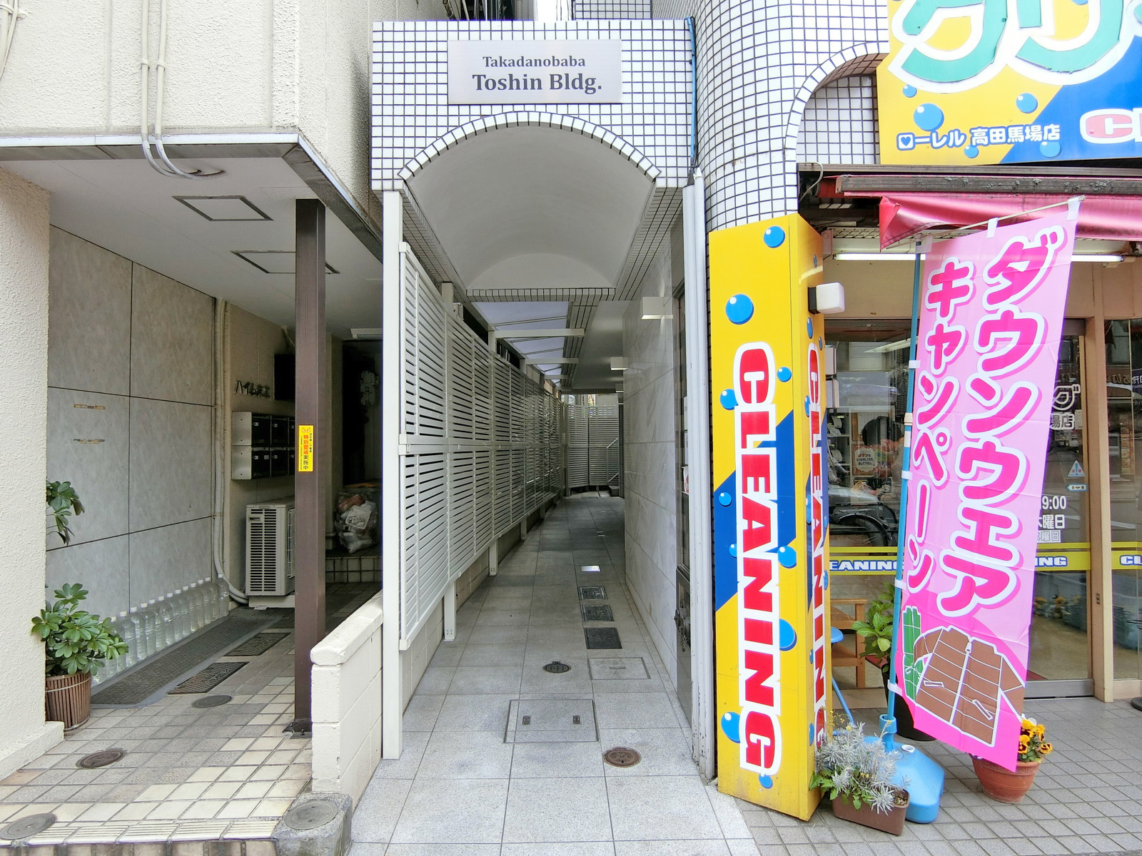 オフィスビル出入口