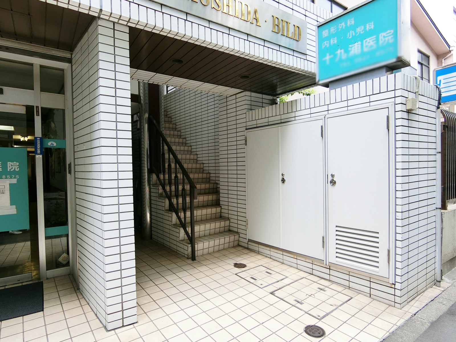 オフィスビル出入口