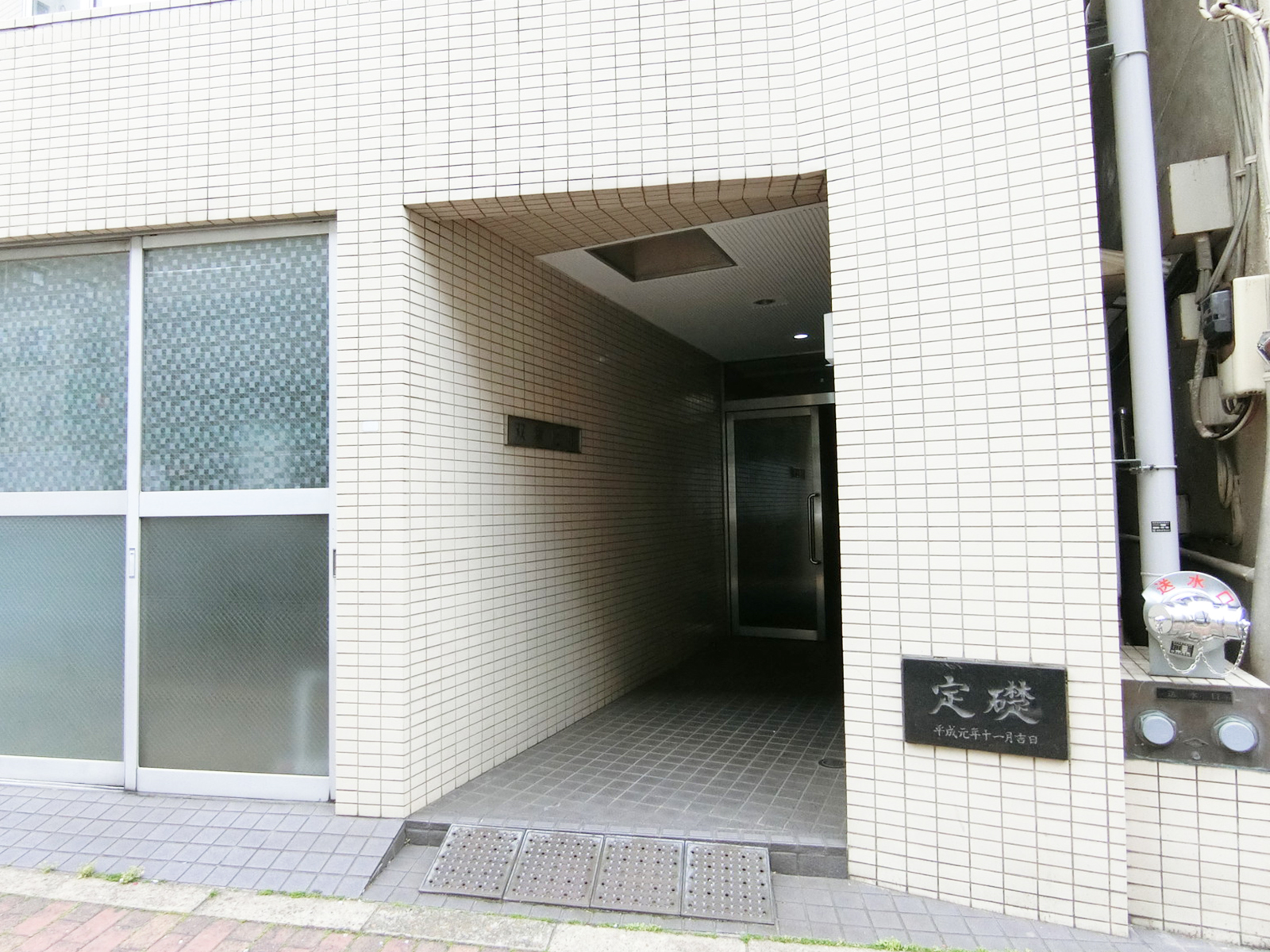 オフィスビル出入口