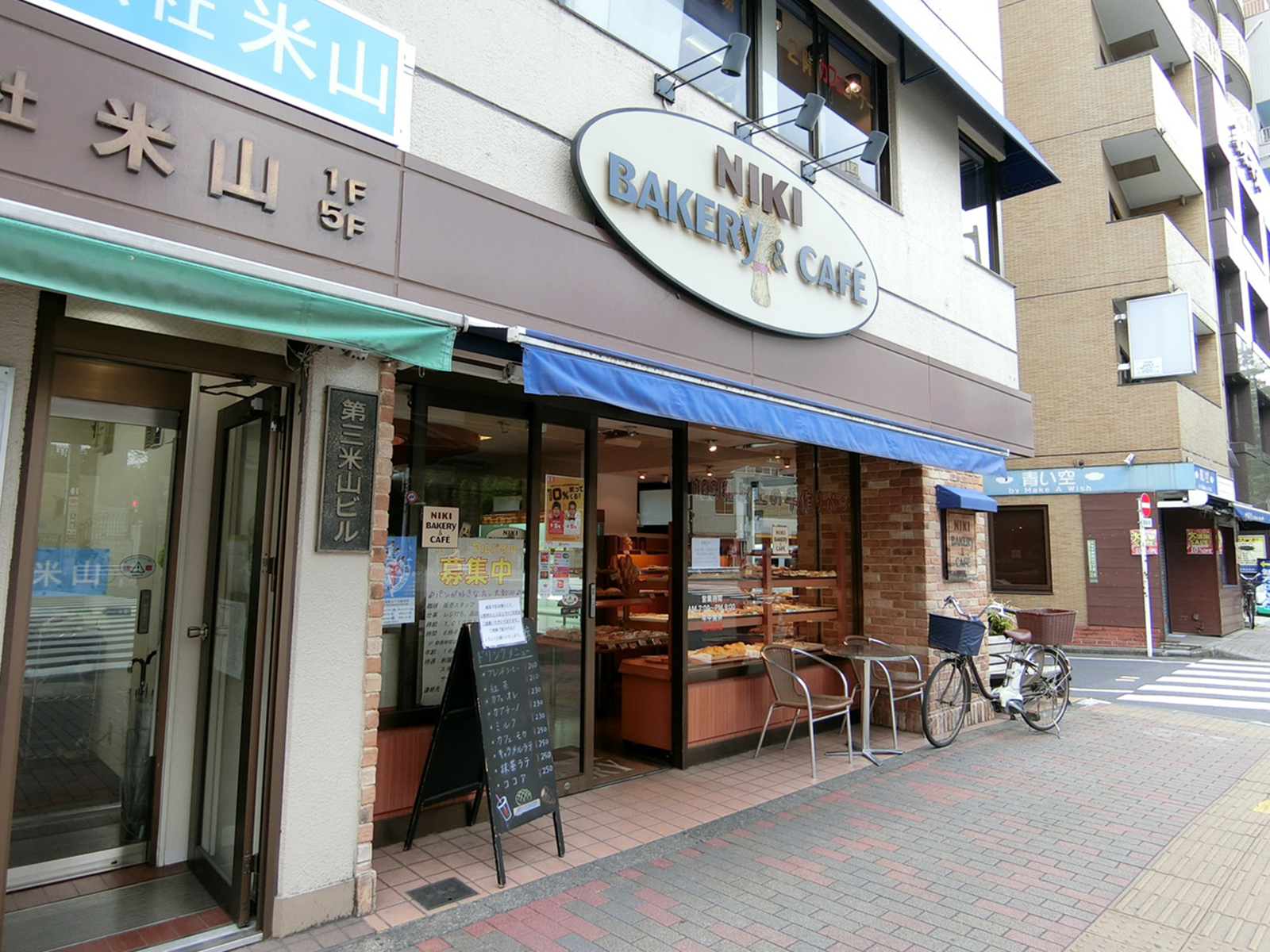 1階飲食店の様子