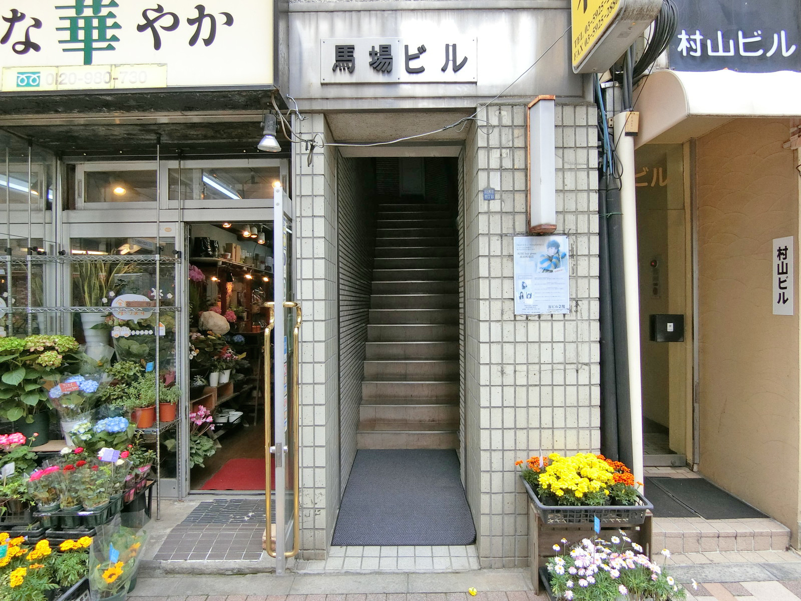 オフィスビル出入口