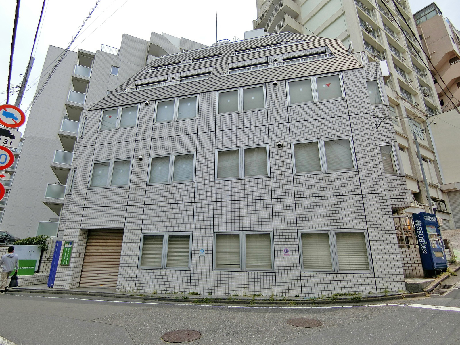 横長の外観