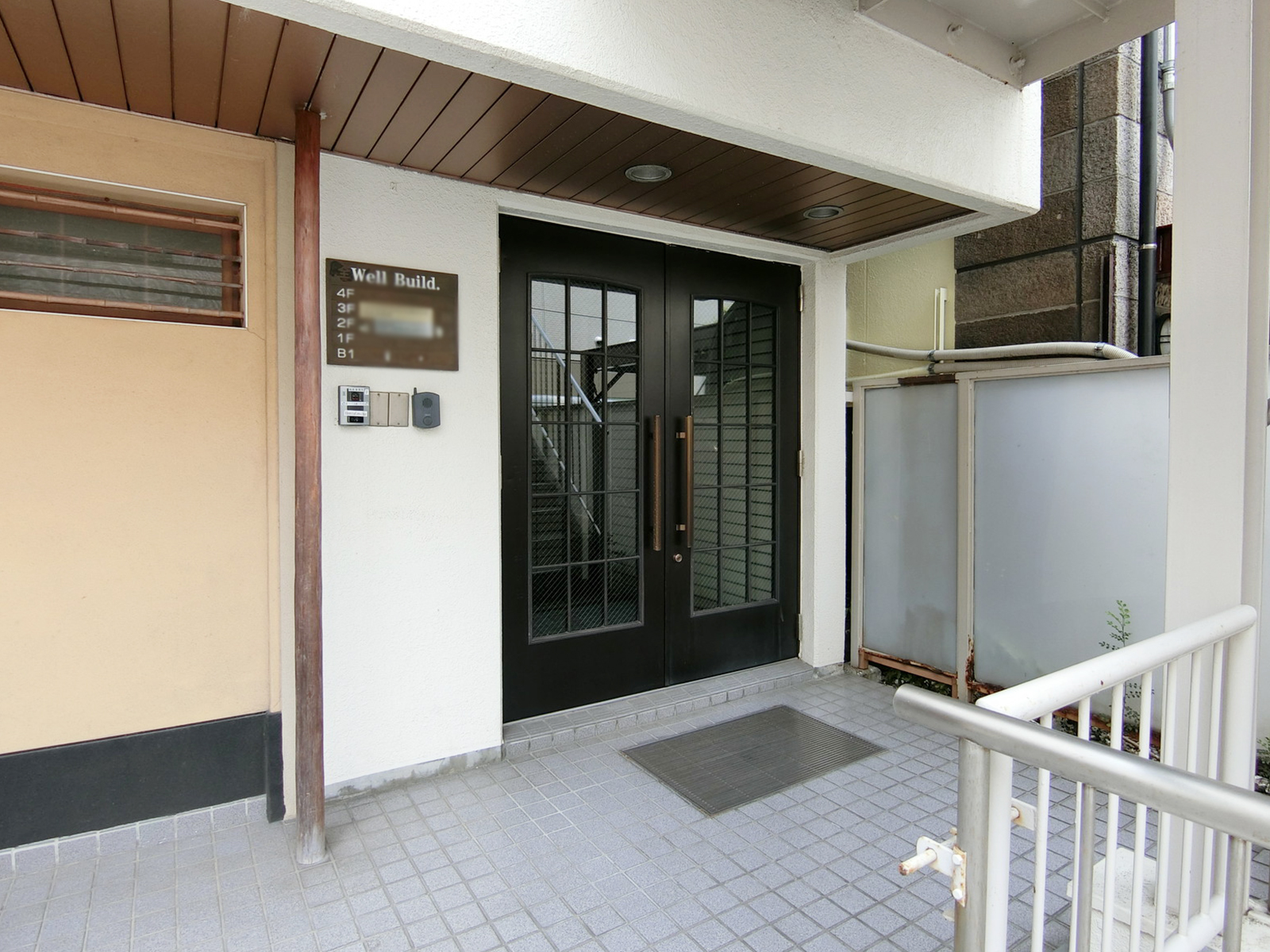 オフィスビル出入口