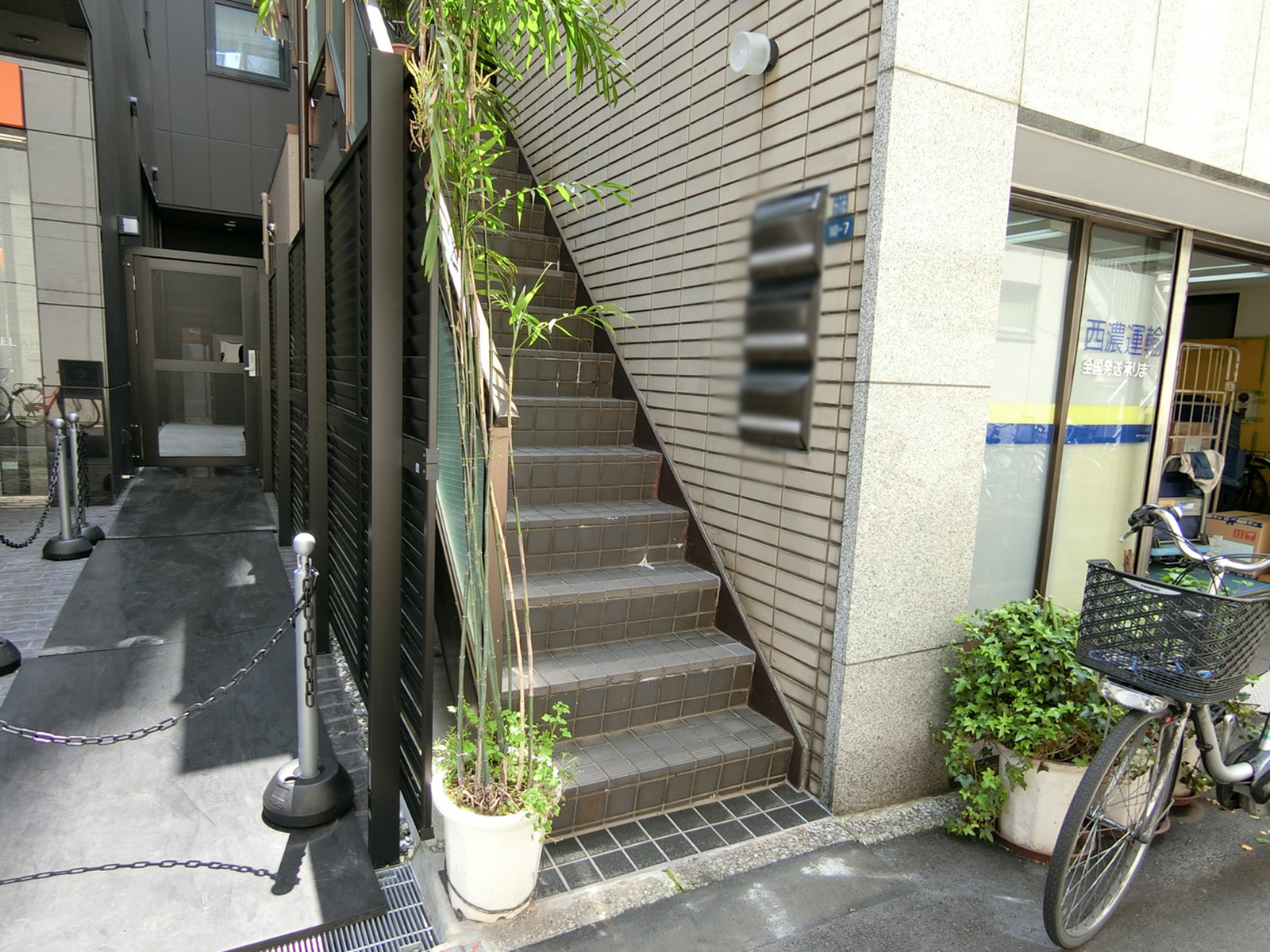 物件出入口