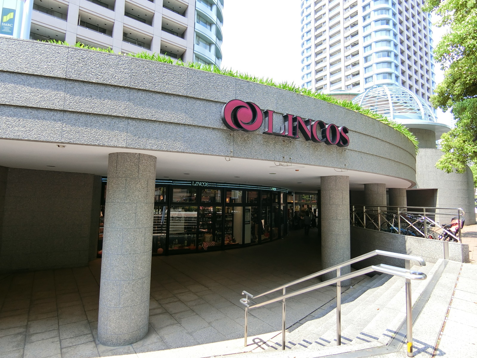 1階のリンコス リバーシティ店