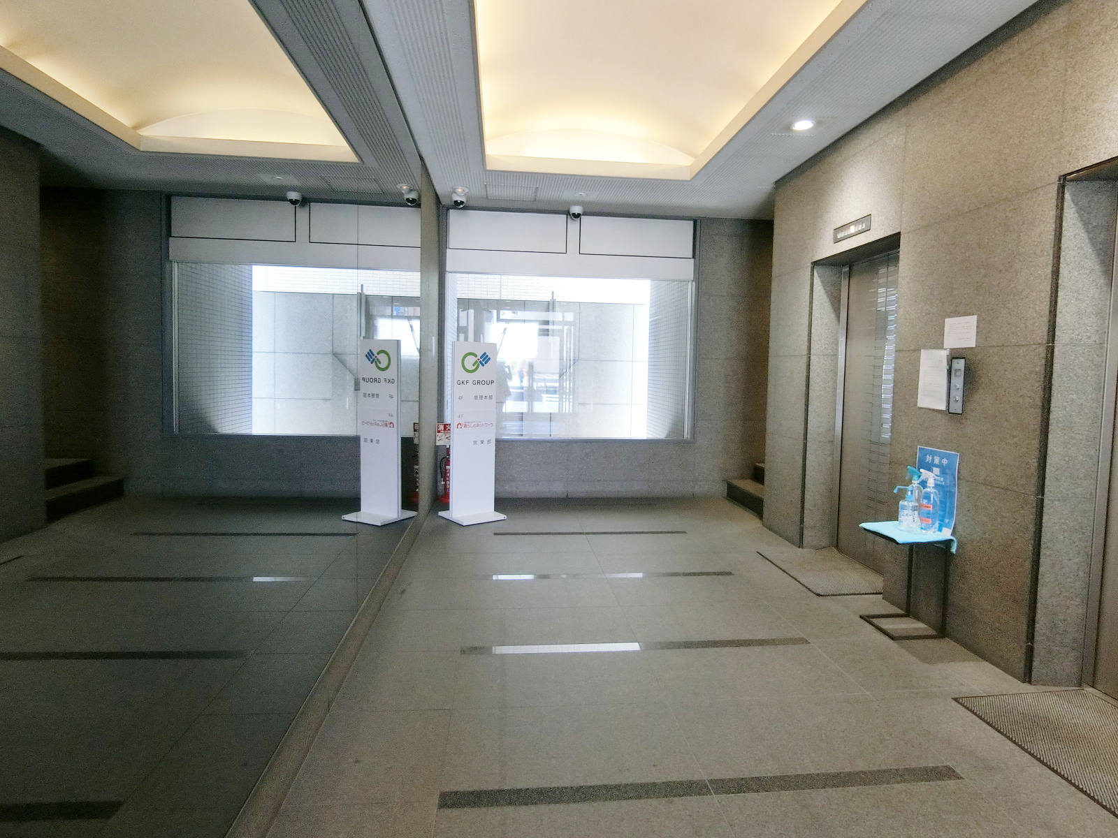 エントランス内部